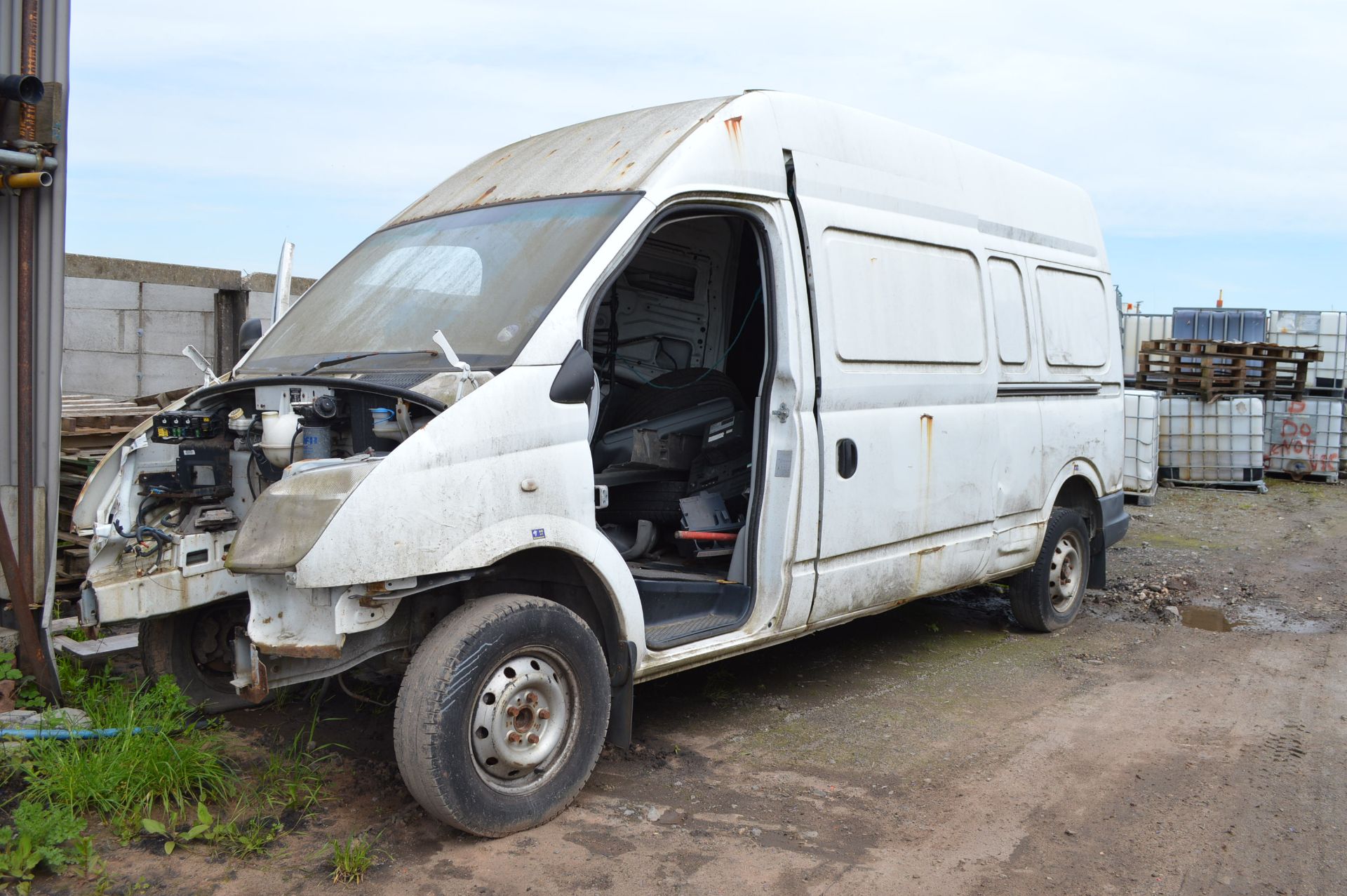 2005 LDV MAXUS LWB  VAN FOR SPARES, LOTS OF GOOD BITS LEFT. BUYER TO COLLECT COMPLETE.   STILL TOO