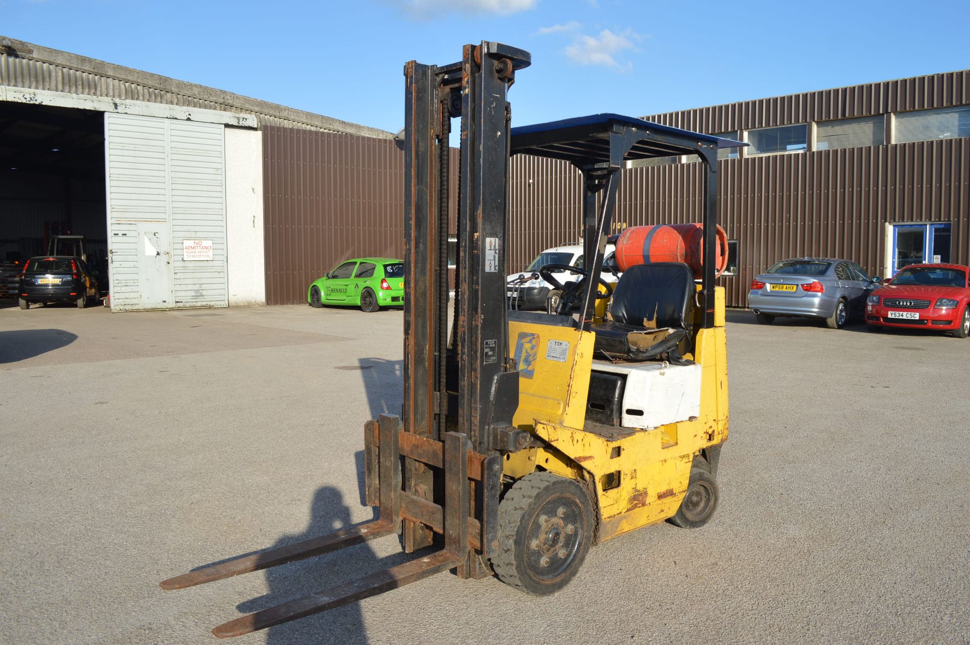 TCM 1.75T LPG FORKLIFT - GAS BOTTLE NOT INCLUDED   BRAKES GOOD RATED CAPACITY: 1600KG MAX FORK - Image 3 of 14