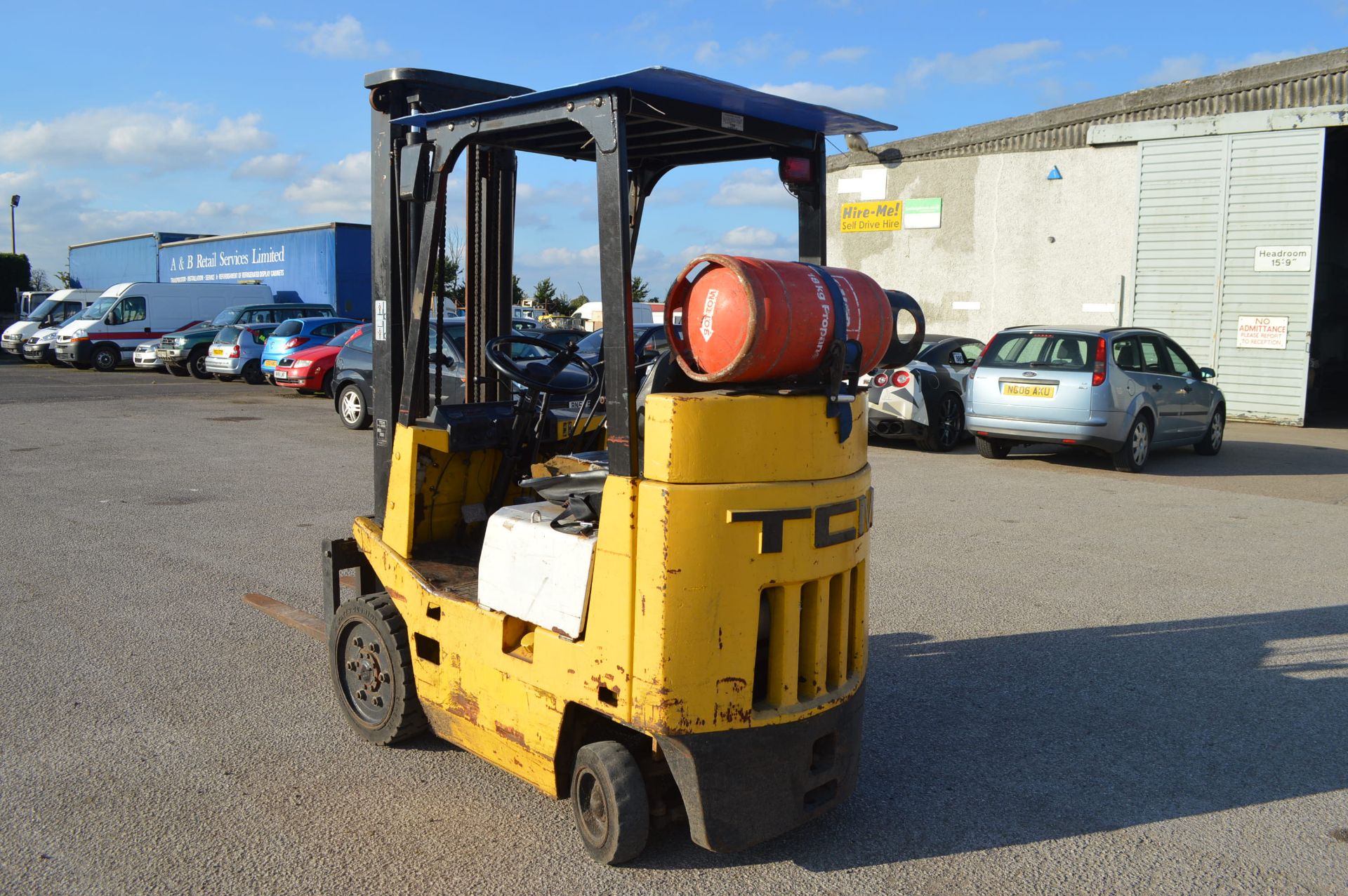 TCM 1.75T LPG FORKLIFT - GAS BOTTLE NOT INCLUDED   BRAKES GOOD RATED CAPACITY: 1600KG MAX FORK - Image 4 of 14