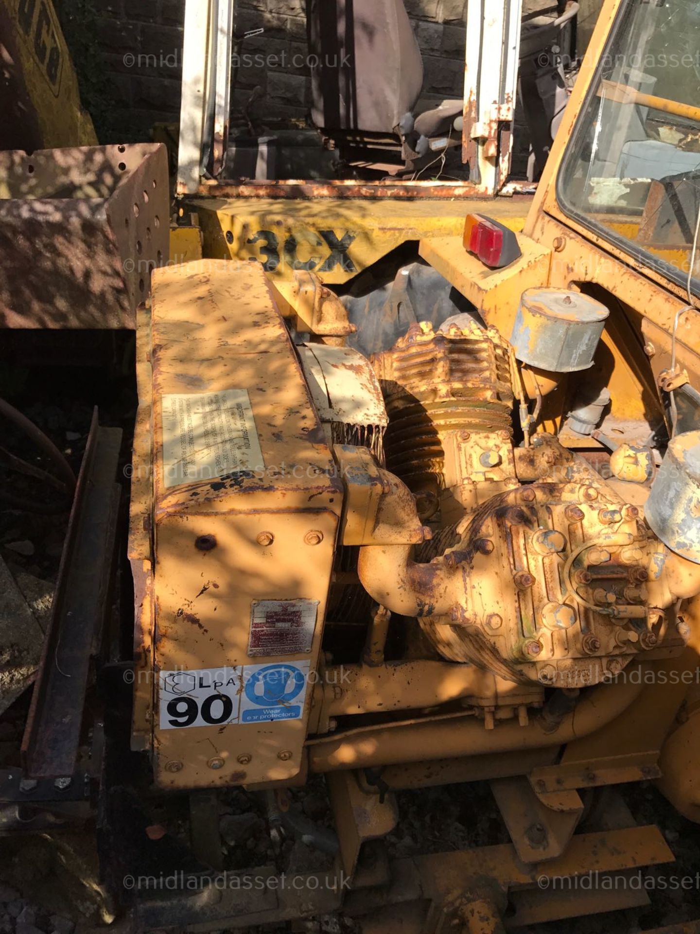 MASSEY FERGUSON MF30E INDUSTRIAL TRACTOR WITH FRONT LOADER AND COMPRESSOR - Image 2 of 9