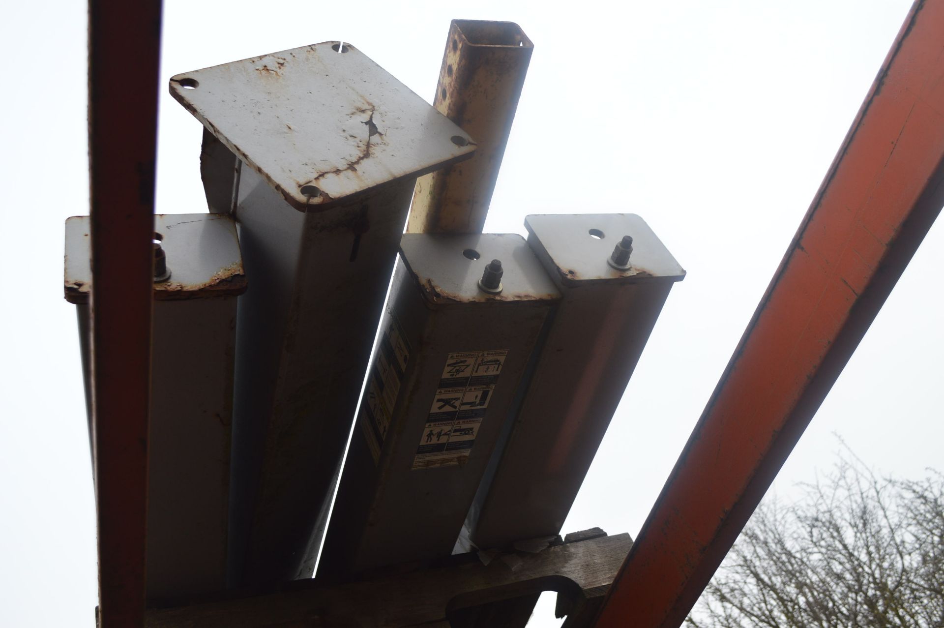 X4 CAR RAMP LIFTING POSTS *PLUS VAT*   COLLECTION / VIEWING FROM MARKHAM MOOR, DN22 0QU - Image 2 of 3