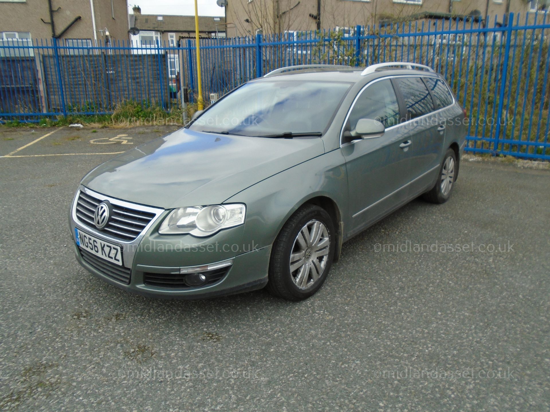 PG - 2006/56 REG VOLKSWAGEN PASSAT SEL TDI ESTATE   DATE OF REGISTRATION: 12th DECEMBER 2006 MOT: - Image 9 of 11