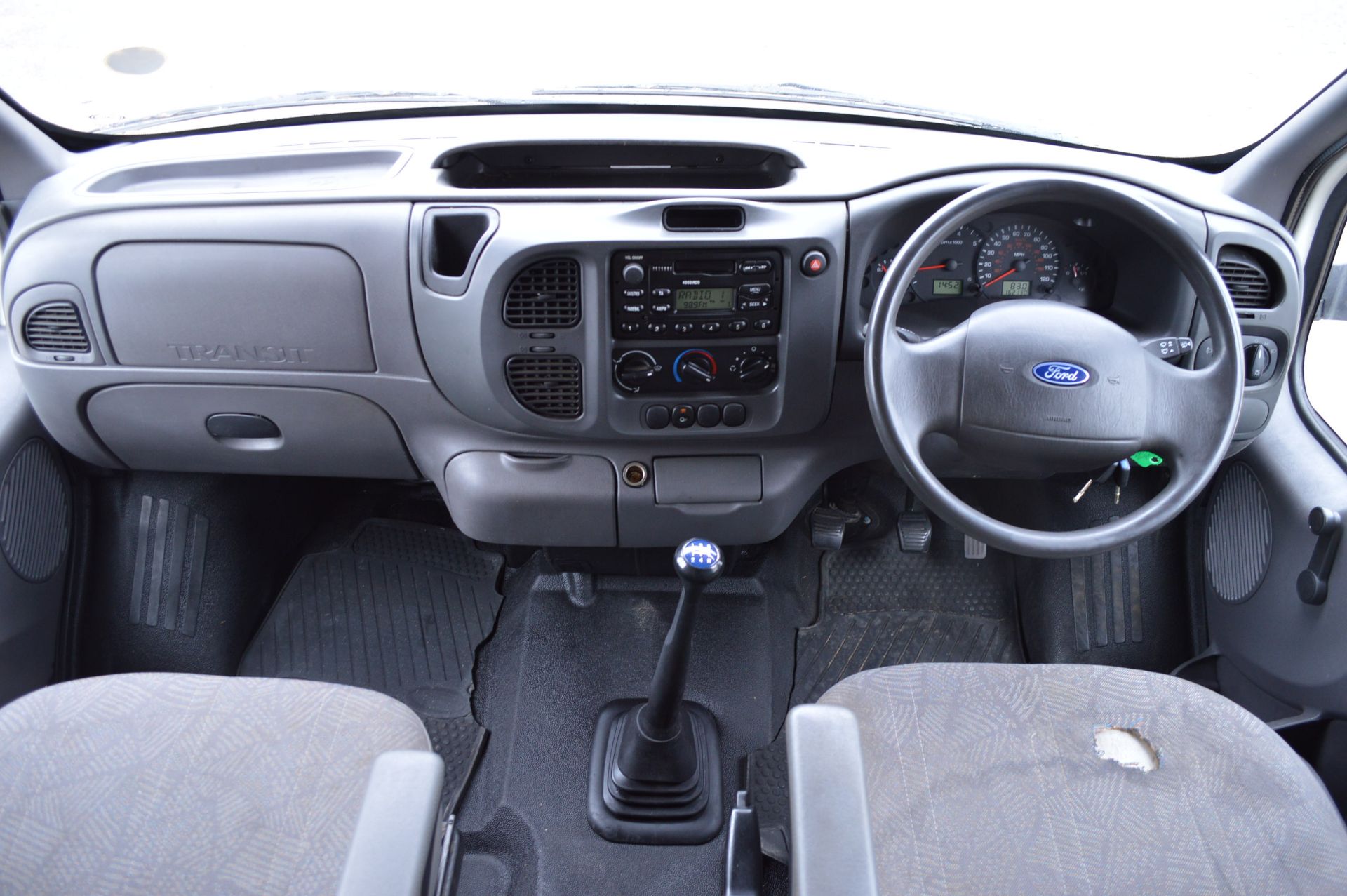 2005/05 REG FORD TRANSIT 300 MWB PANEL VAN, SHOWING 1 OWNER   DATE OF REGISTRATION: 1ST MAY - Image 15 of 19