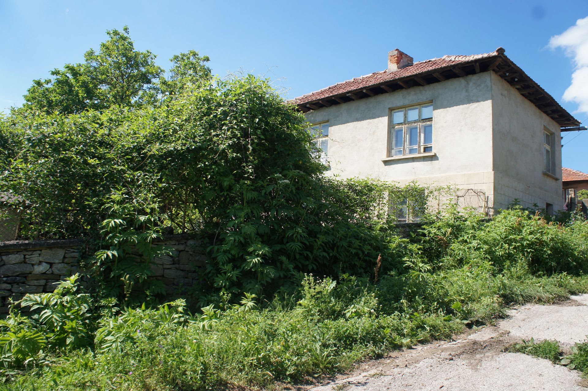 Huge freehold home and land in Bulgaria - near to Alexander Stambolisky dam and Waterfalls! - Image 10 of 74