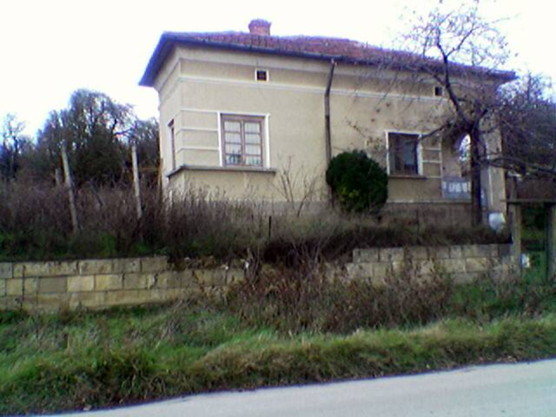 Rakovitsa house – FREEHOLD standing in 1870 sq.mts (nr 1/2 acre) BUGARIA - Image 2 of 13