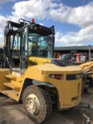 2011 YALE 5 TONNE FORKTRUCK WITH BRICK GRAB