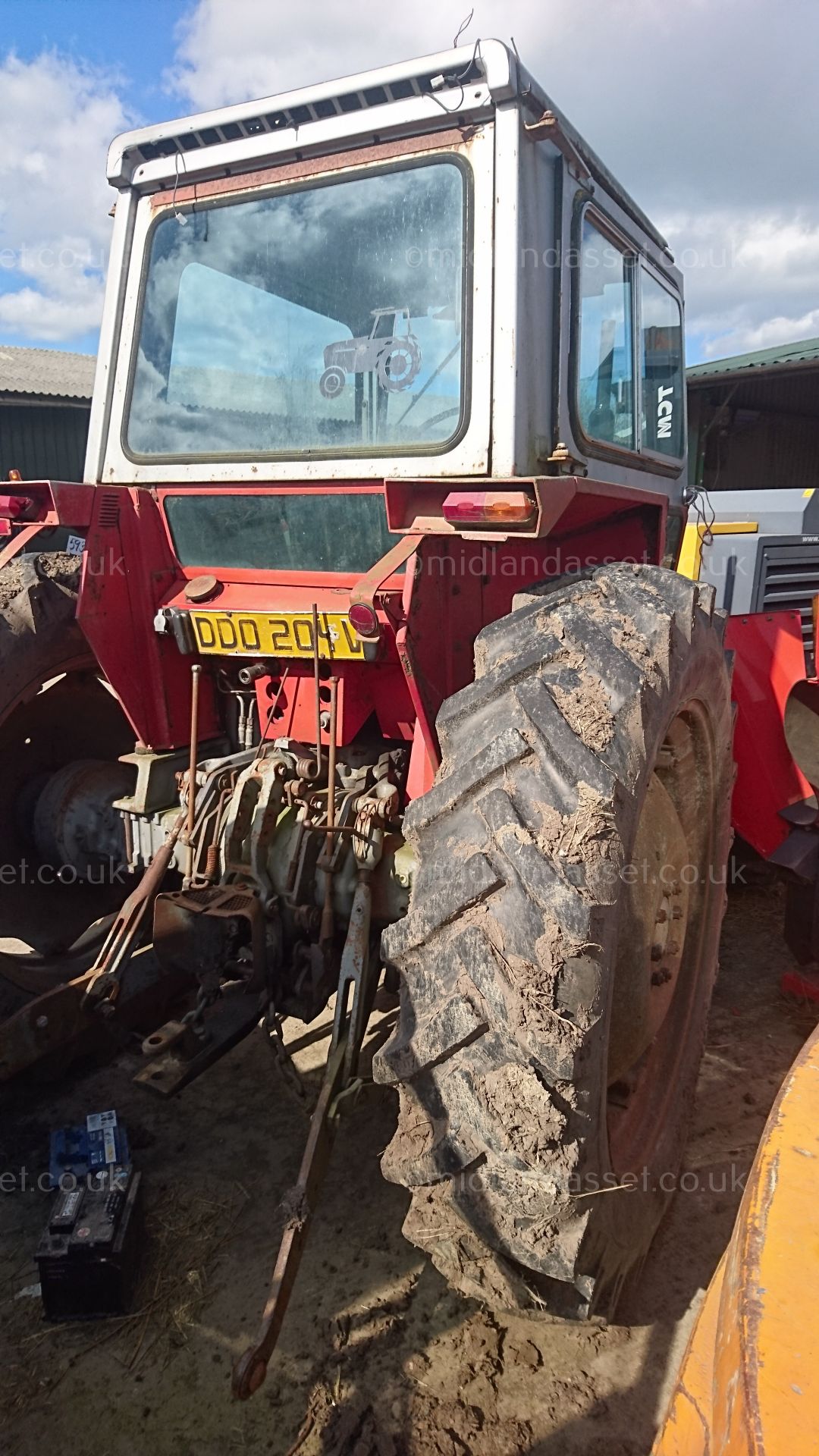 DS - MASSEY FERGUSON 590 4WD 204V TRACTOR   SHOWING 5,640 HOURS (UN-VERIFIED)   COLLECTION FROM - Image 7 of 10