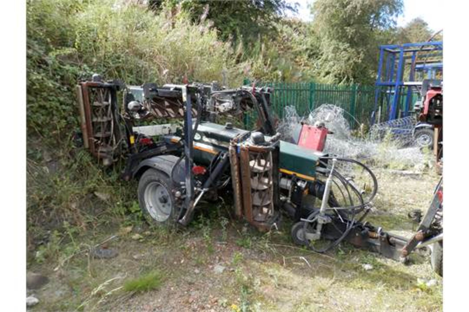 DS - 2008 HAYTER TM749 TRAILERED 7 GANG MOWER. WORKING UNIT.   2008 TM749 MODEL.   7 X GANG MOWER - Image 2 of 5