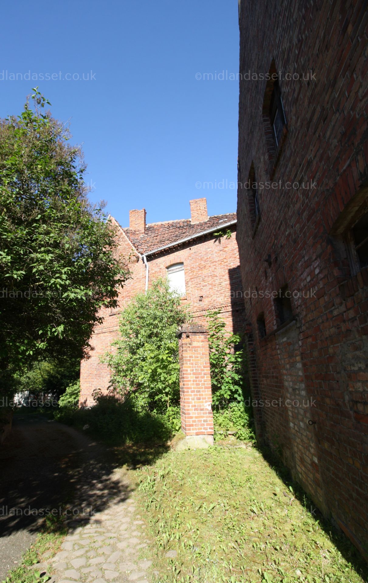 3 GERMAN PROPERTIES - ONE HOUR FROM HANNOVER - Image 3 of 24