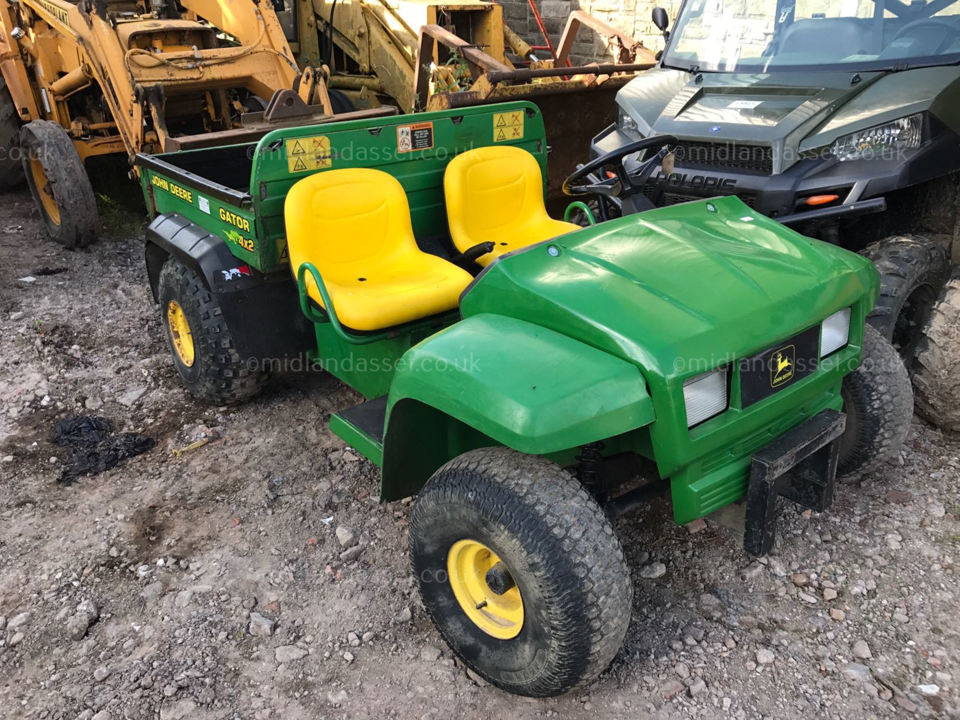 JOHN DEERE GATOR PETROL 4x2