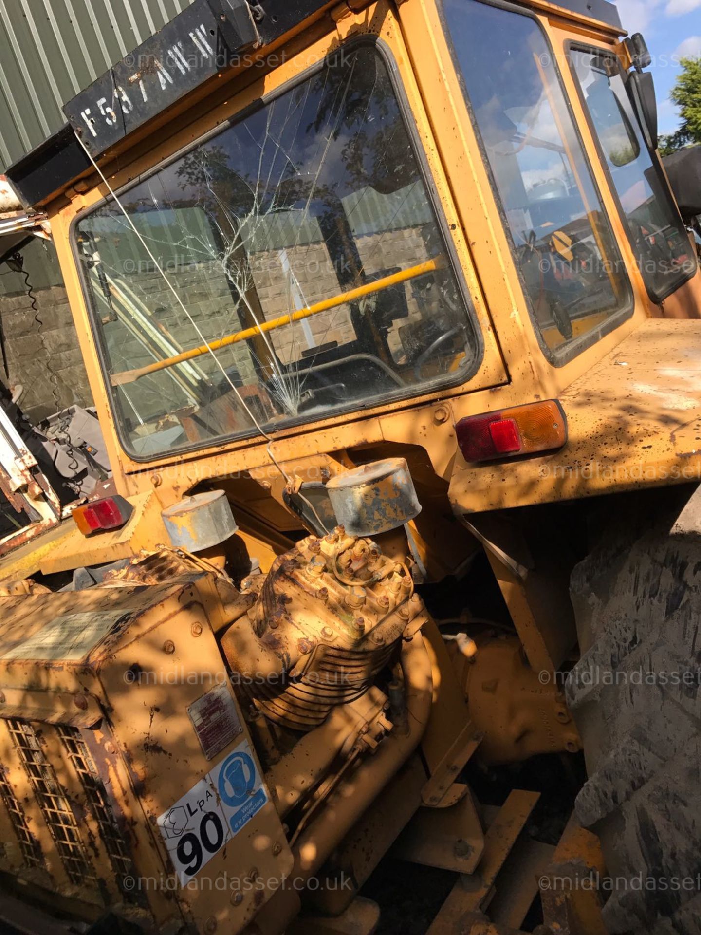 MASSEY FERGUSON MF30E INDUSTRIAL TRACTOR WITH FRONT LOADER AND COMPRESSOR - Image 3 of 9