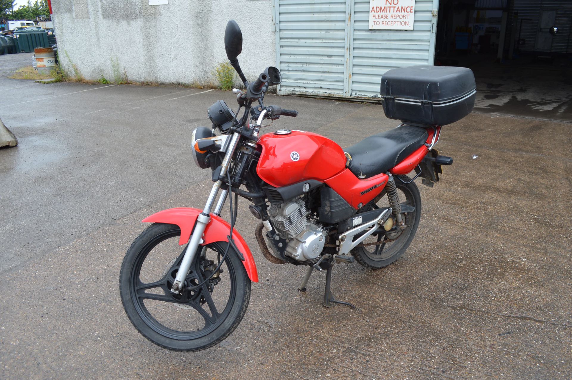 2006 YAMAHA YBR 125 MOTORCYCLE, KEYS PRESENT, STARTS AND RUNS