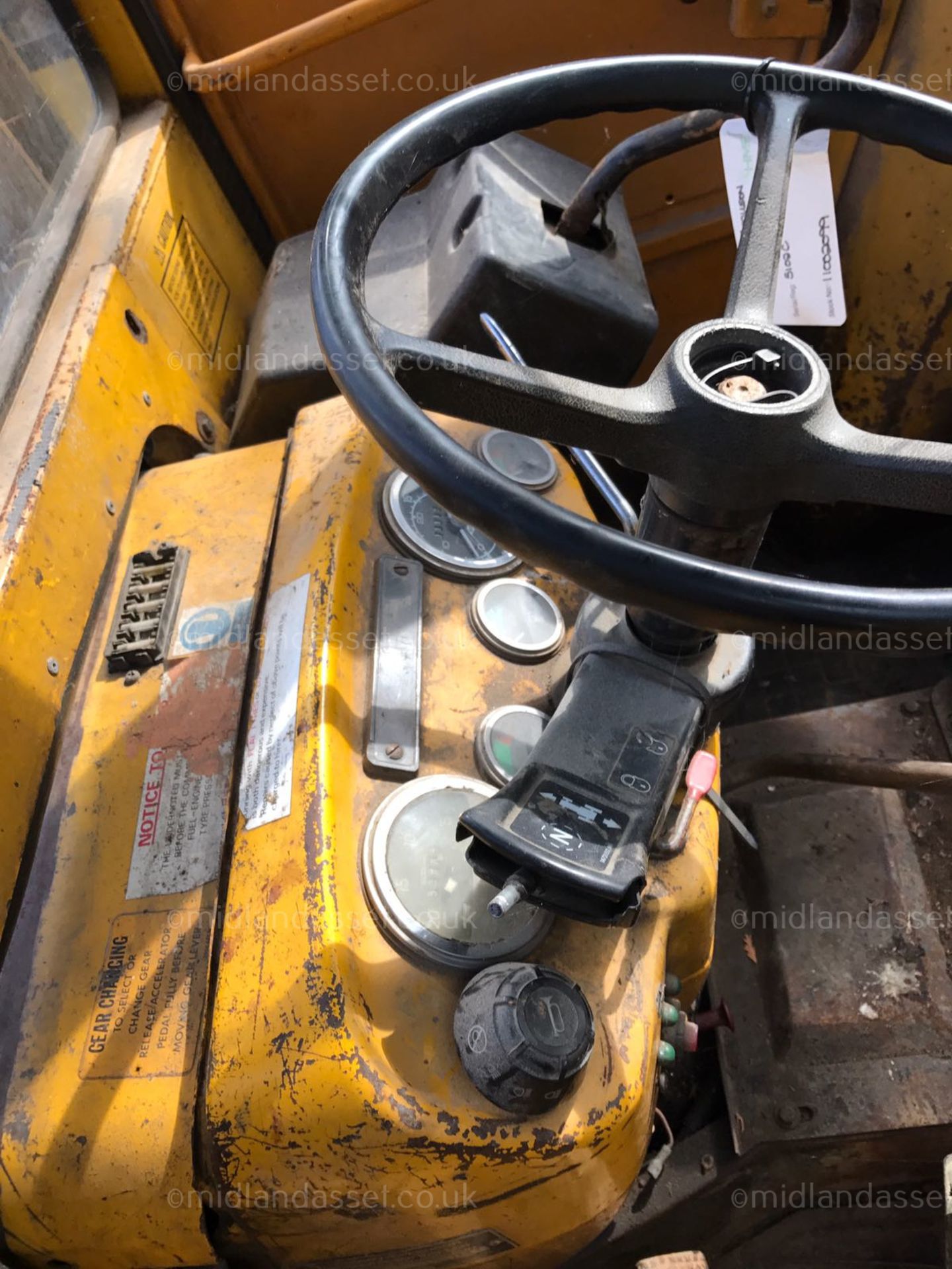 MASSEY FERGUSON MF30E INDUSTRIAL TRACTOR WITH FRONT LOADER AND COMPRESSOR - Image 5 of 9