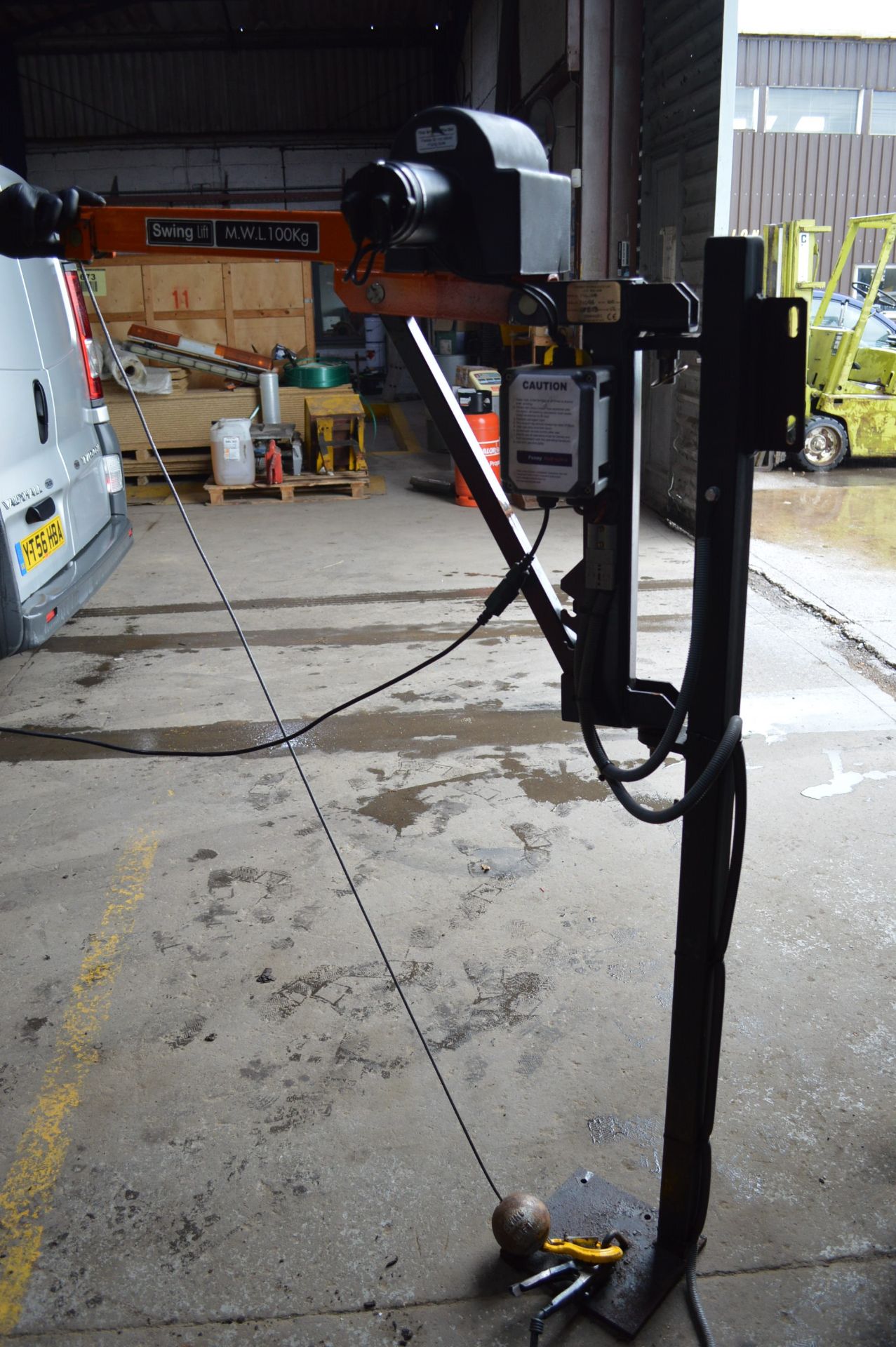 MOUNTABLE SWING-LIFT 100KG WINCH - IN WORKING ORDER - Image 4 of 6