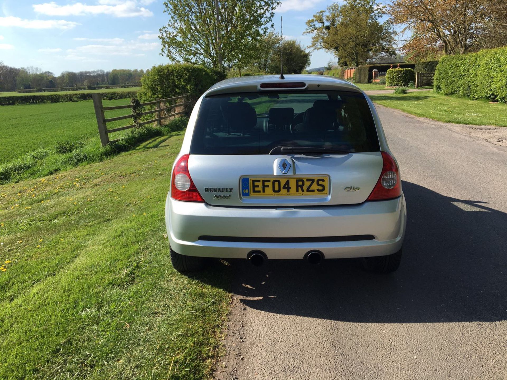 KB - 2004/04 REG RENAULT CLIO SPORT 182 16V 3 DOOR HATCHBACK   DATE OF REGISTRATION: 9TH JULY 2004 - Image 4 of 9