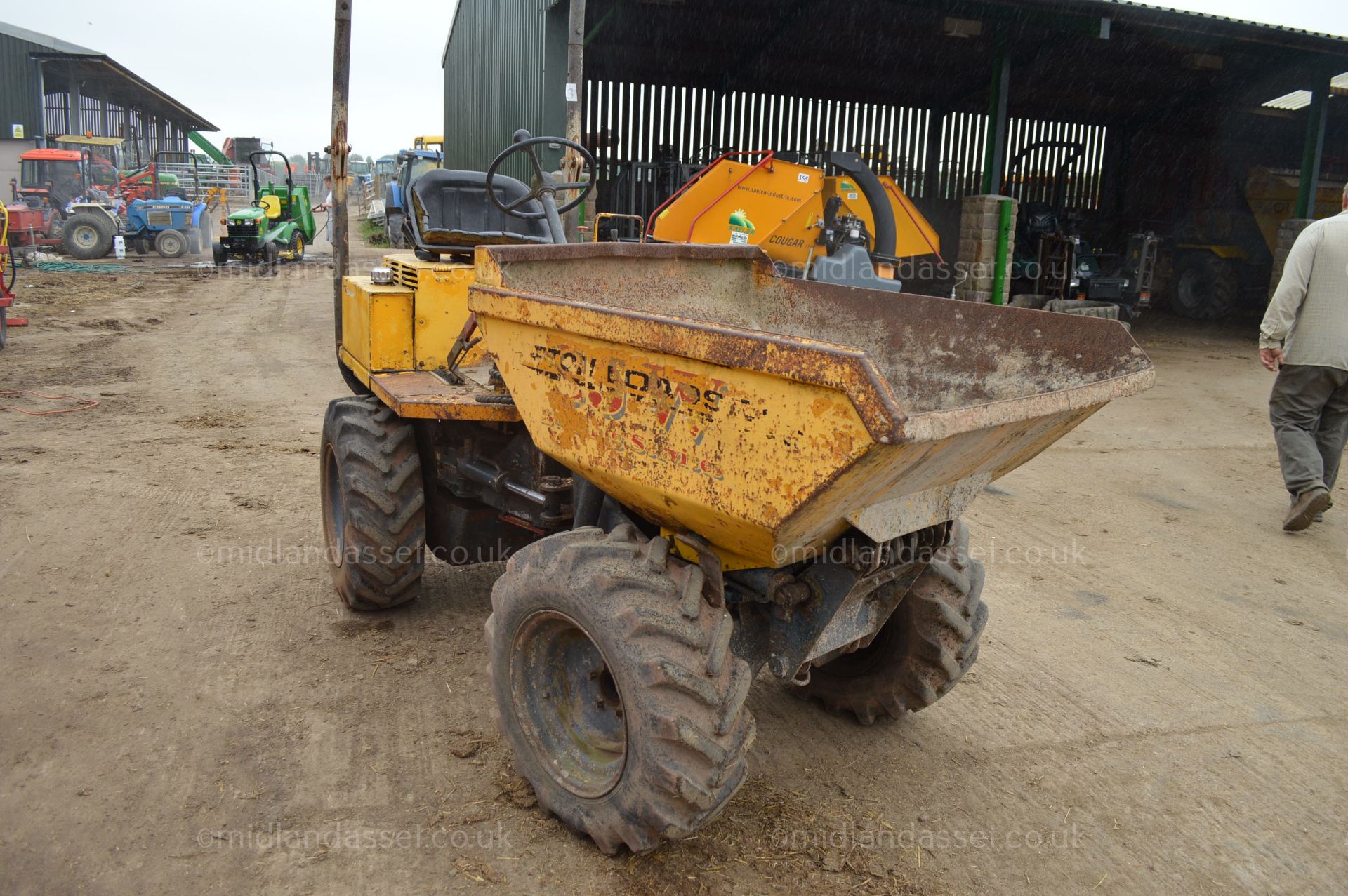 LIFTON 750kg HIGH TIP DUMPER