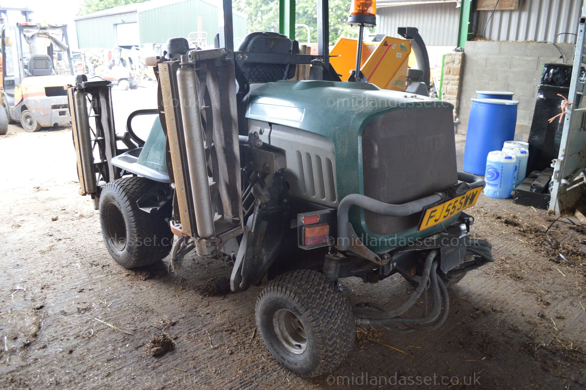 2005/55 REG HAYTER 5 GANG RIDE ON MOWER - Image 3 of 9