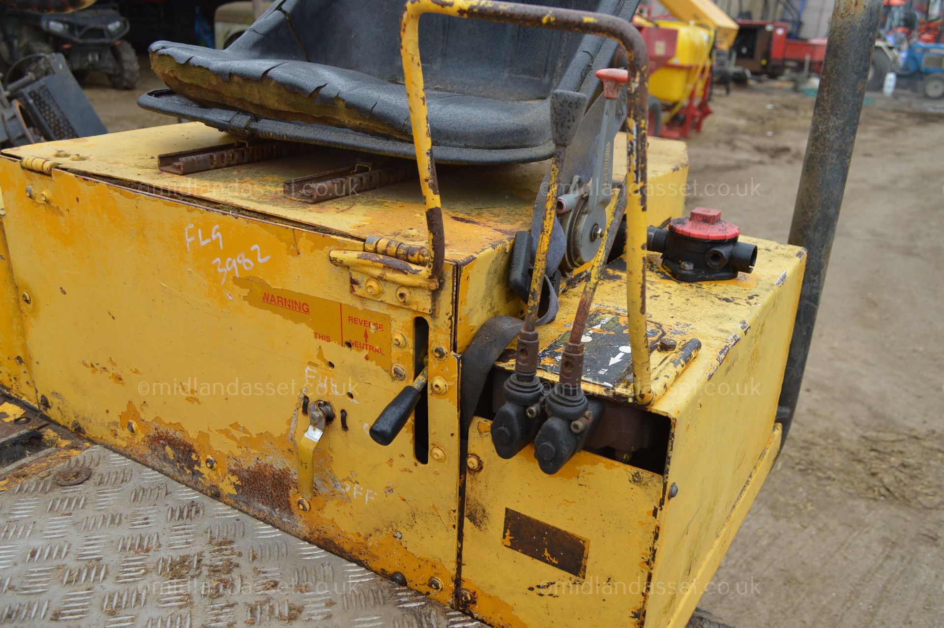 LIFTON 750kg HIGH TIP DUMPER - Image 7 of 9