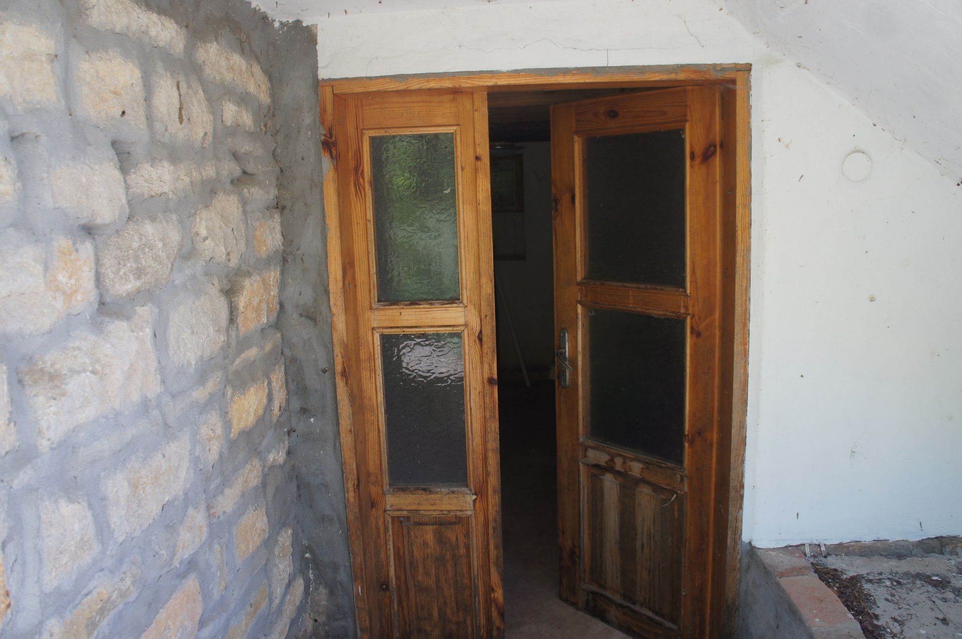 IMMACULATE Freehold Home and Land NR Veliko Tarnovo, Bulgaria - Image 9 of 29