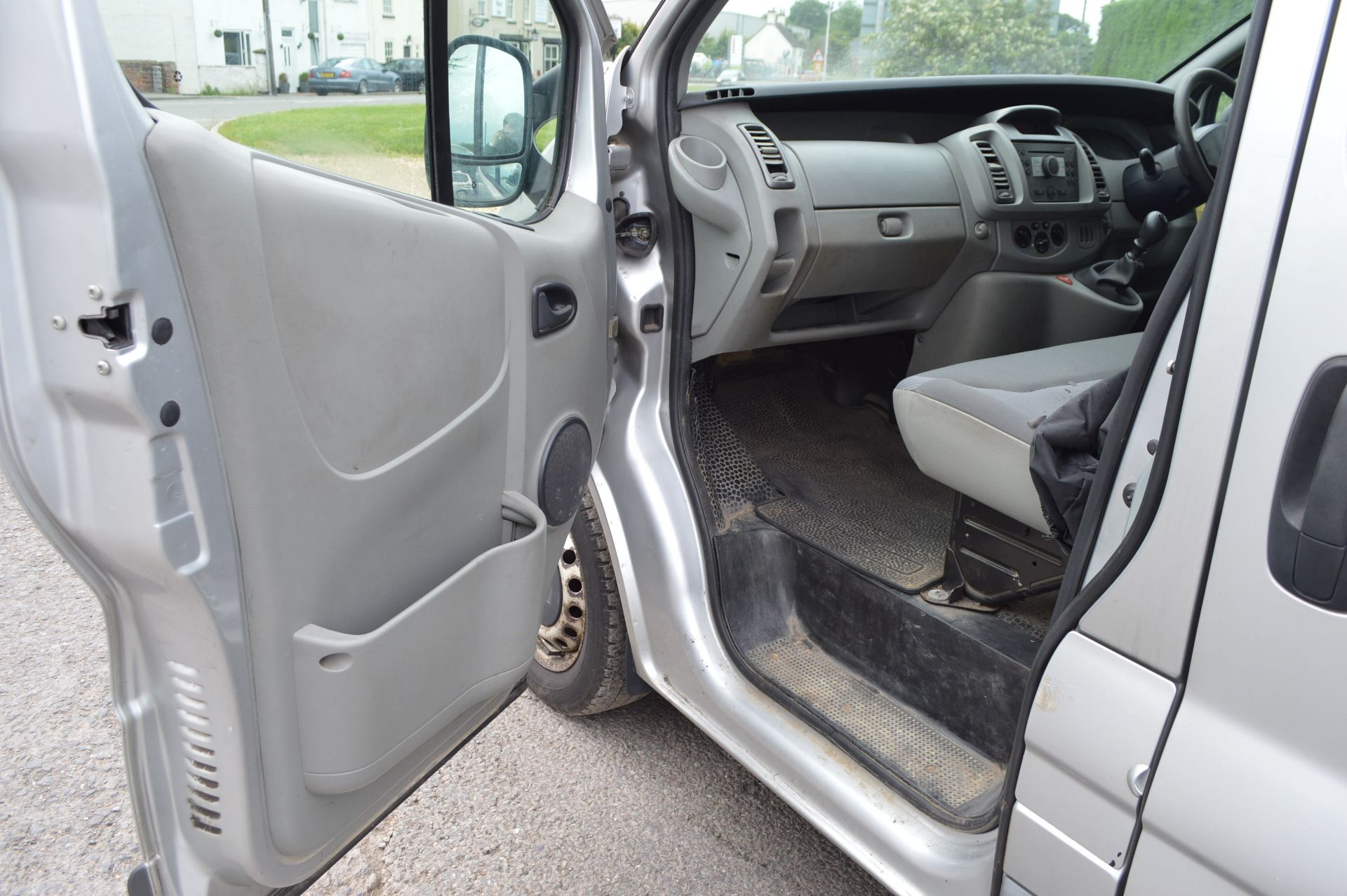 2007/56 REG VAUXHALL VIVARO 2900 DOUBLE CAB SWB 6 SEATER VAN - Image 9 of 14