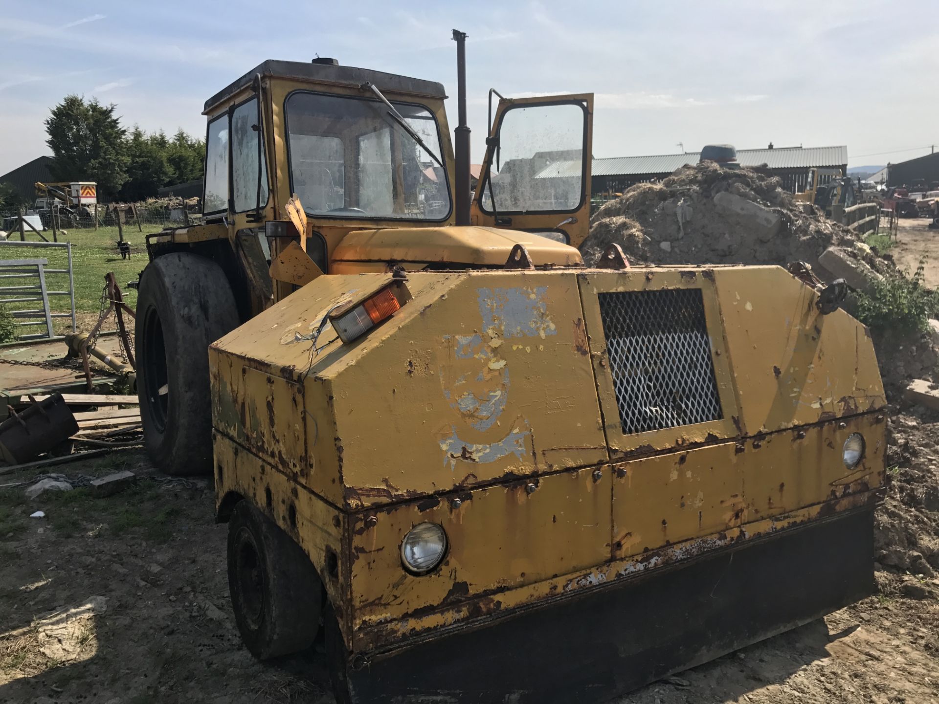 LEYLAND TRACTOR TARMAC ROLLER *PLUS VAT* - Image 11 of 12