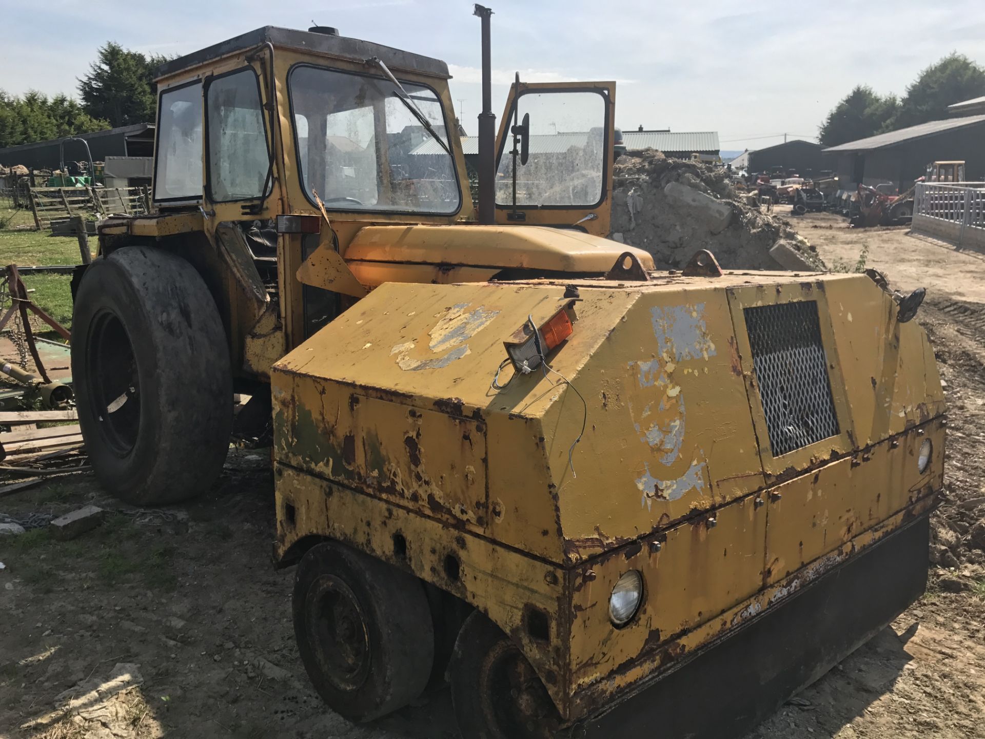 LEYLAND TRACTOR TARMAC ROLLER *PLUS VAT*