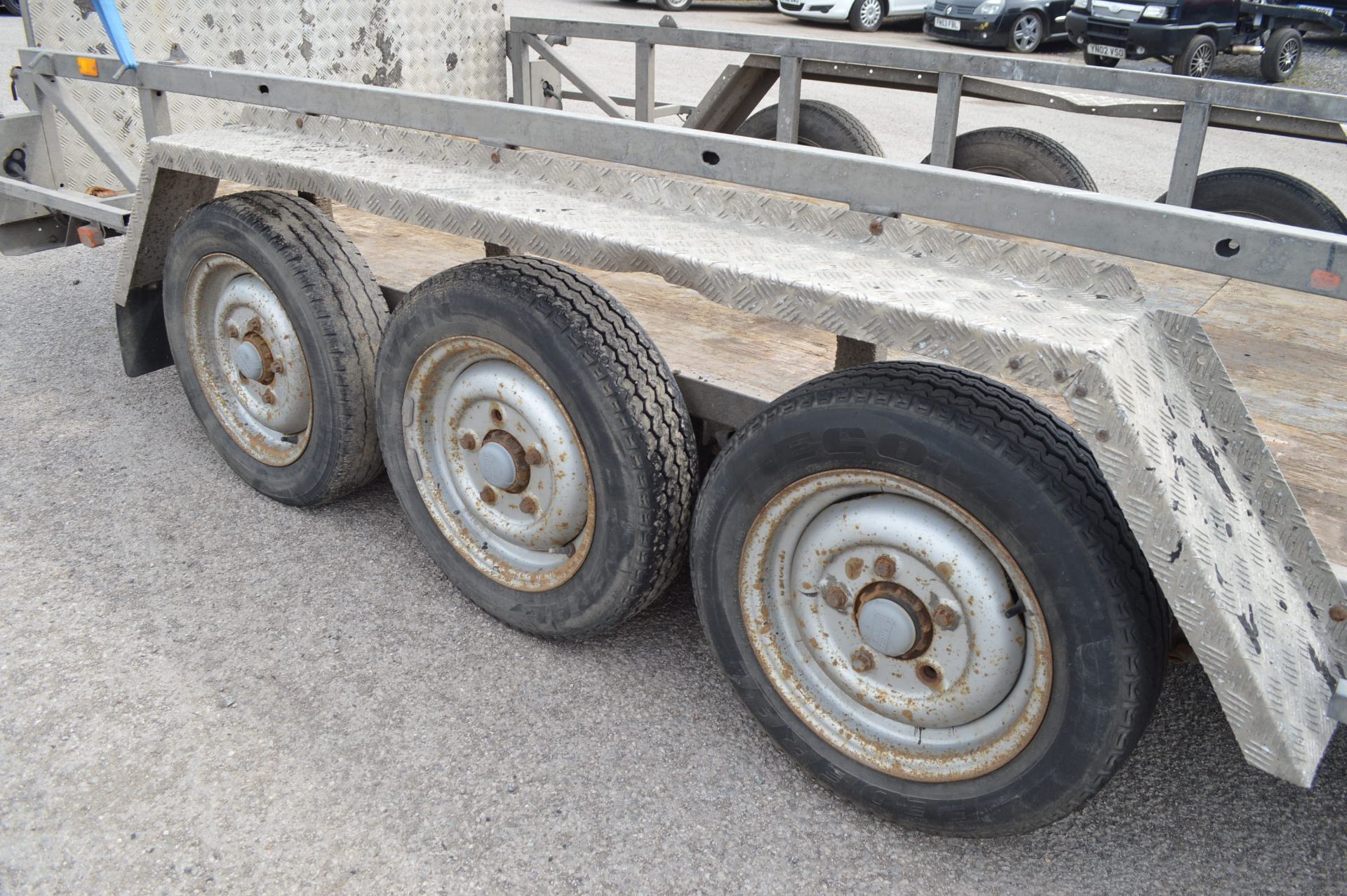 VERY RARE 2009 TRI-AXLE IFOR WILLIAMS GP146H3 PLANT TRAILER 3500KG   CAPACITY: 3500KG TRI-AXLE MAKE: - Image 9 of 12