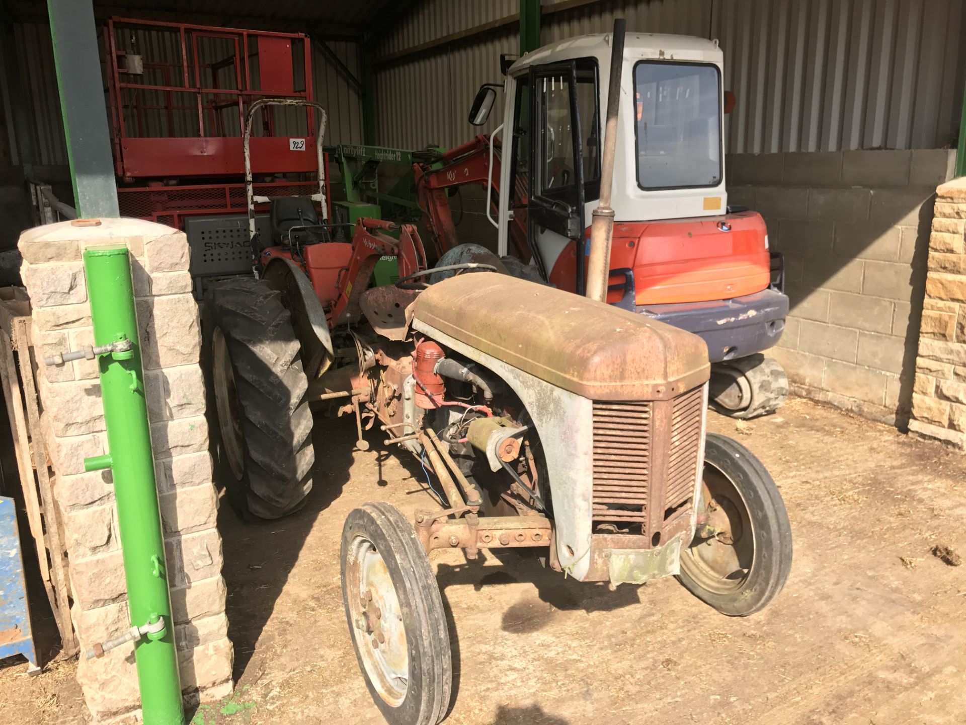 YEAR UNKNOWN GREY FERGUSON WJ8 P3 CONVERSION DIESEL 3 CYLINDER PERKINS *PLUS VAT* - Image 4 of 5