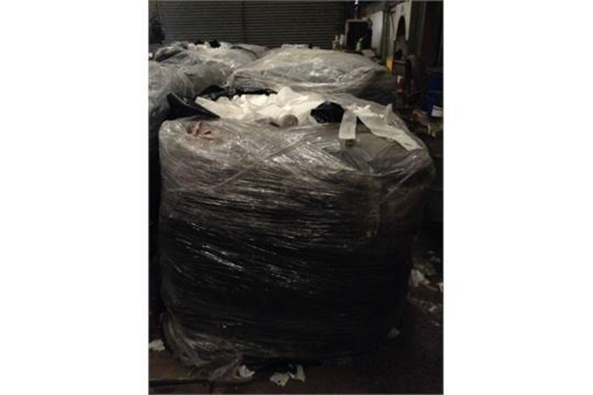 PALLET OF ABSORBENT SCREEN WIPES, FACTORY OFFCUTS ETC. inc END OF ROLLS IDEAL WORK VANS, GARAGES, - Image 2 of 2