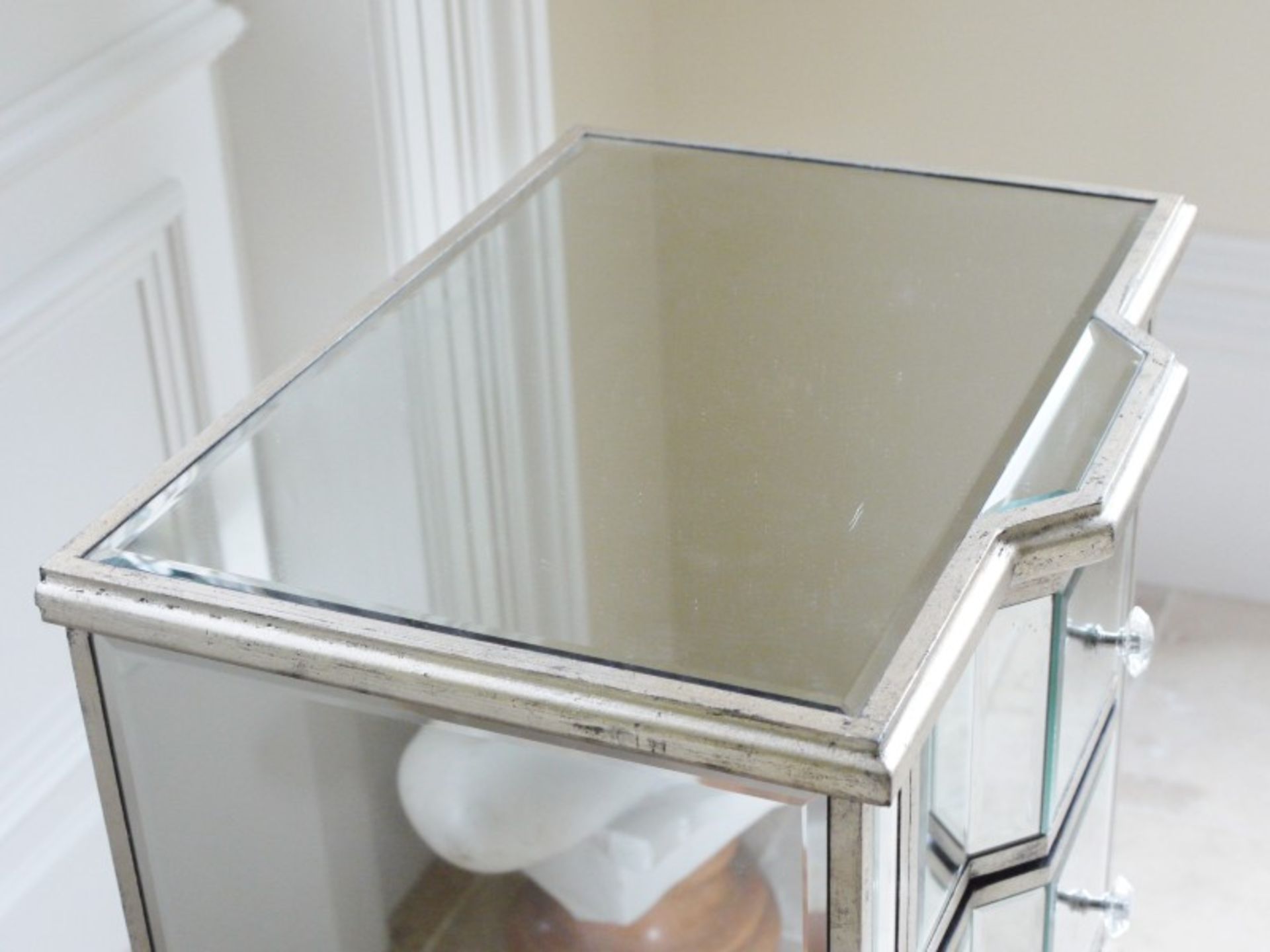 VENETIAN MIRRORED BEDSIDE TABLE - BRAND NEW W: 48CM  H: 74CM  D: 37CM NATIONWIDE DELIVERY AVAILABLE - Image 6 of 6