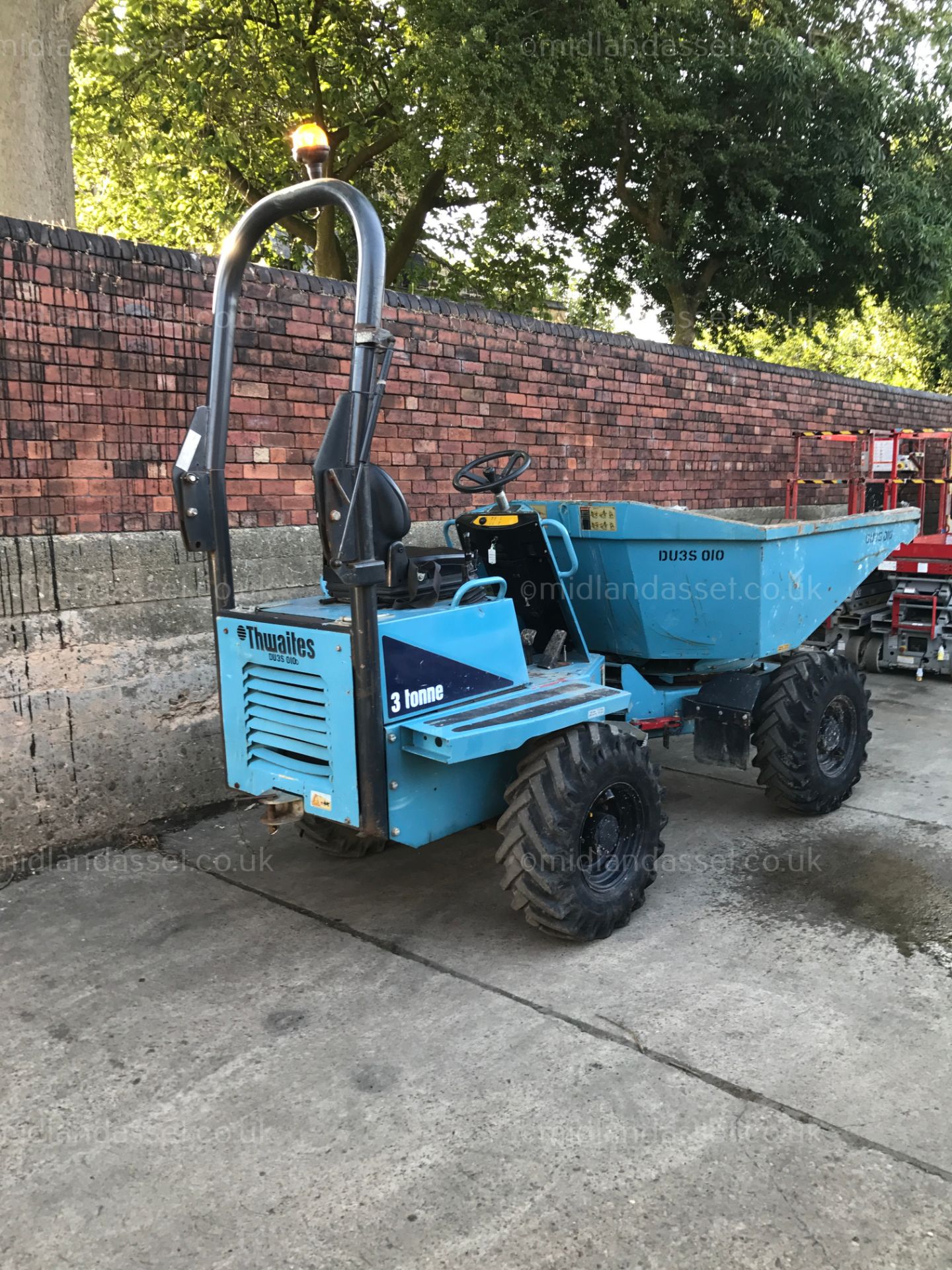 2008 THWAITES 3 TONNE SWIVEL SKIP DUMPER - Image 5 of 8