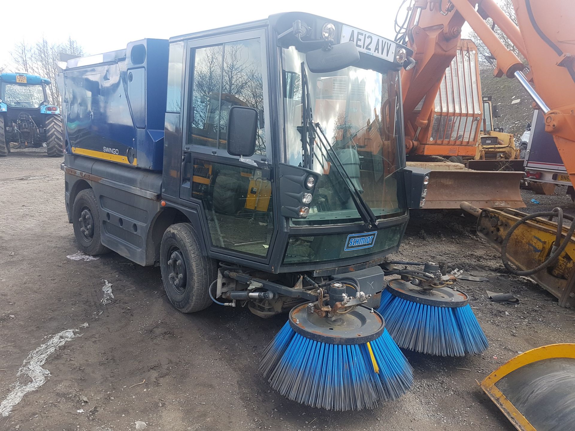 DS - 2012/12 REG SCHMIDT COMPACT 200 SWINGO ROAD SWEEPER, SHOWING 1 OWNER *PLUS VAT*   DATE OF