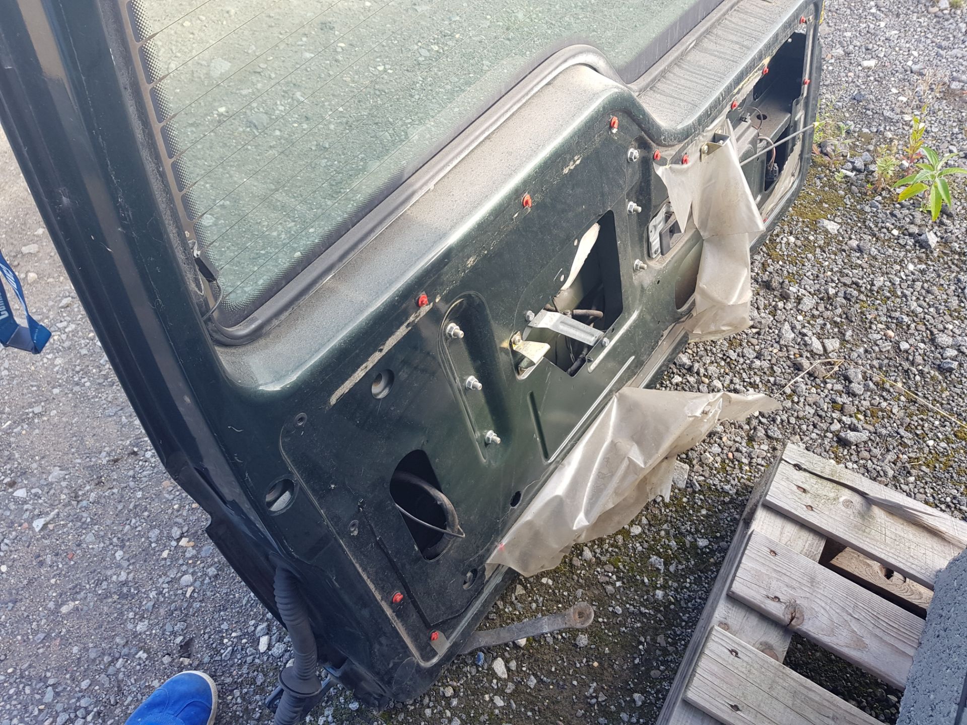 LAND ROVER DISCOVERY SERIES II TD5 REAR BOOT DOOR *NO VAT* - Image 4 of 5