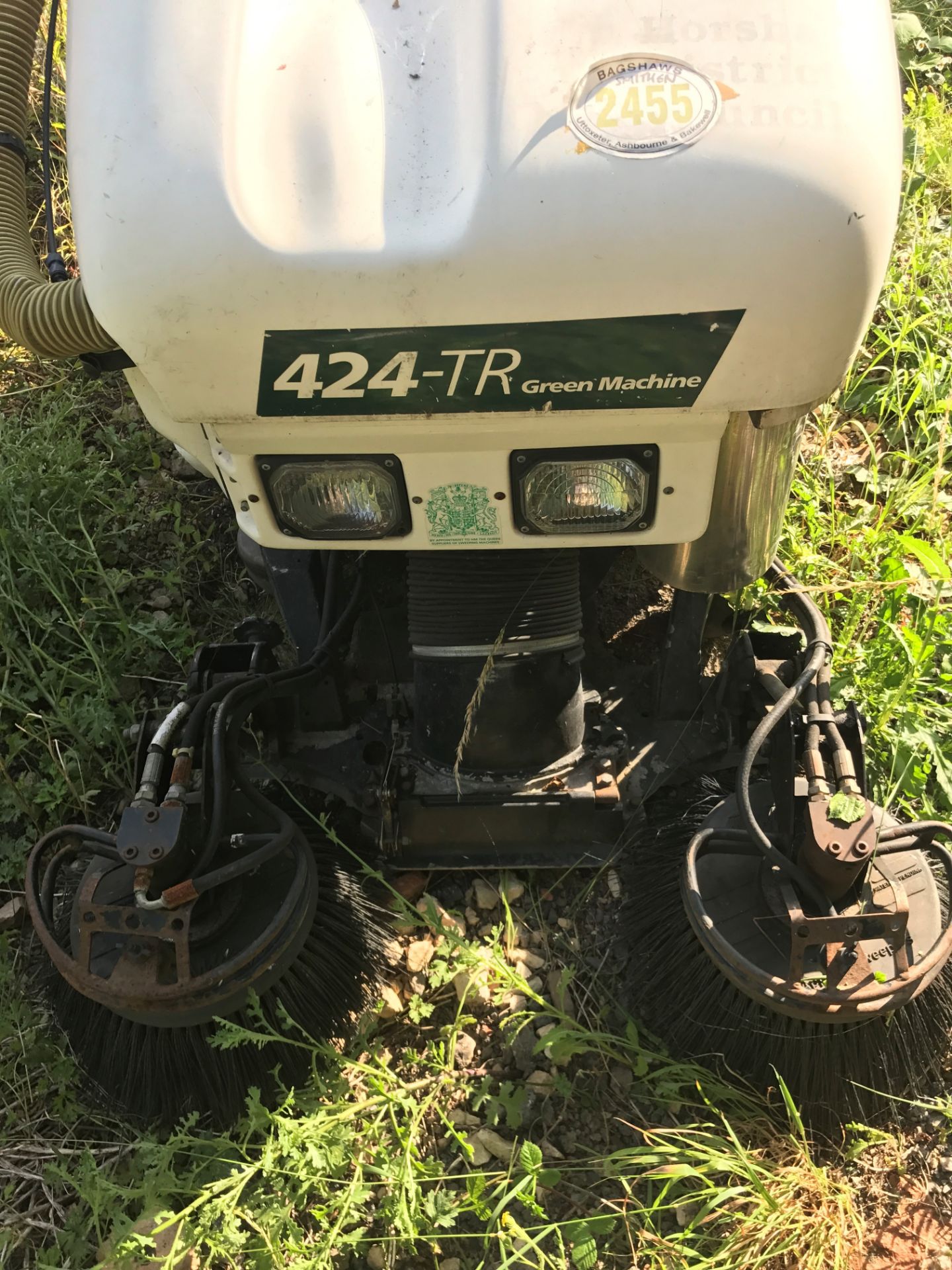 GREEN MACHINE SWEEPER "APPLIED" 424 TR - DIESEL TWIN CYLINDER *PLUS VAT* - Image 2 of 8