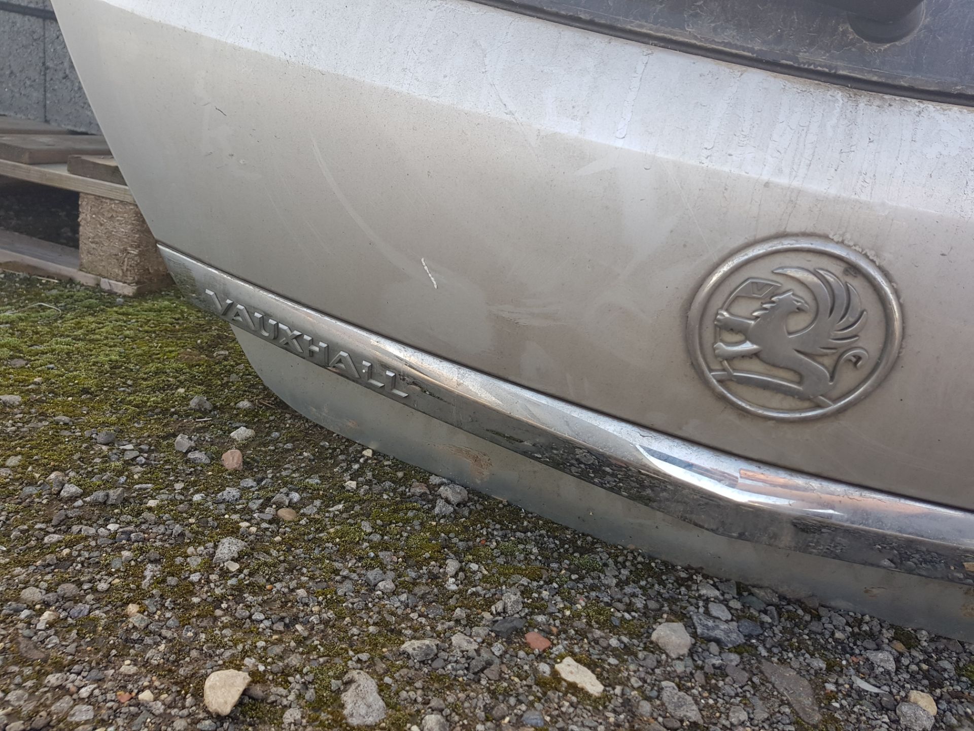 VAUXHALL ASTRA 1.8 REAR BOOT DOOR & REAR BUMPER *NO VAT* - Image 2 of 7