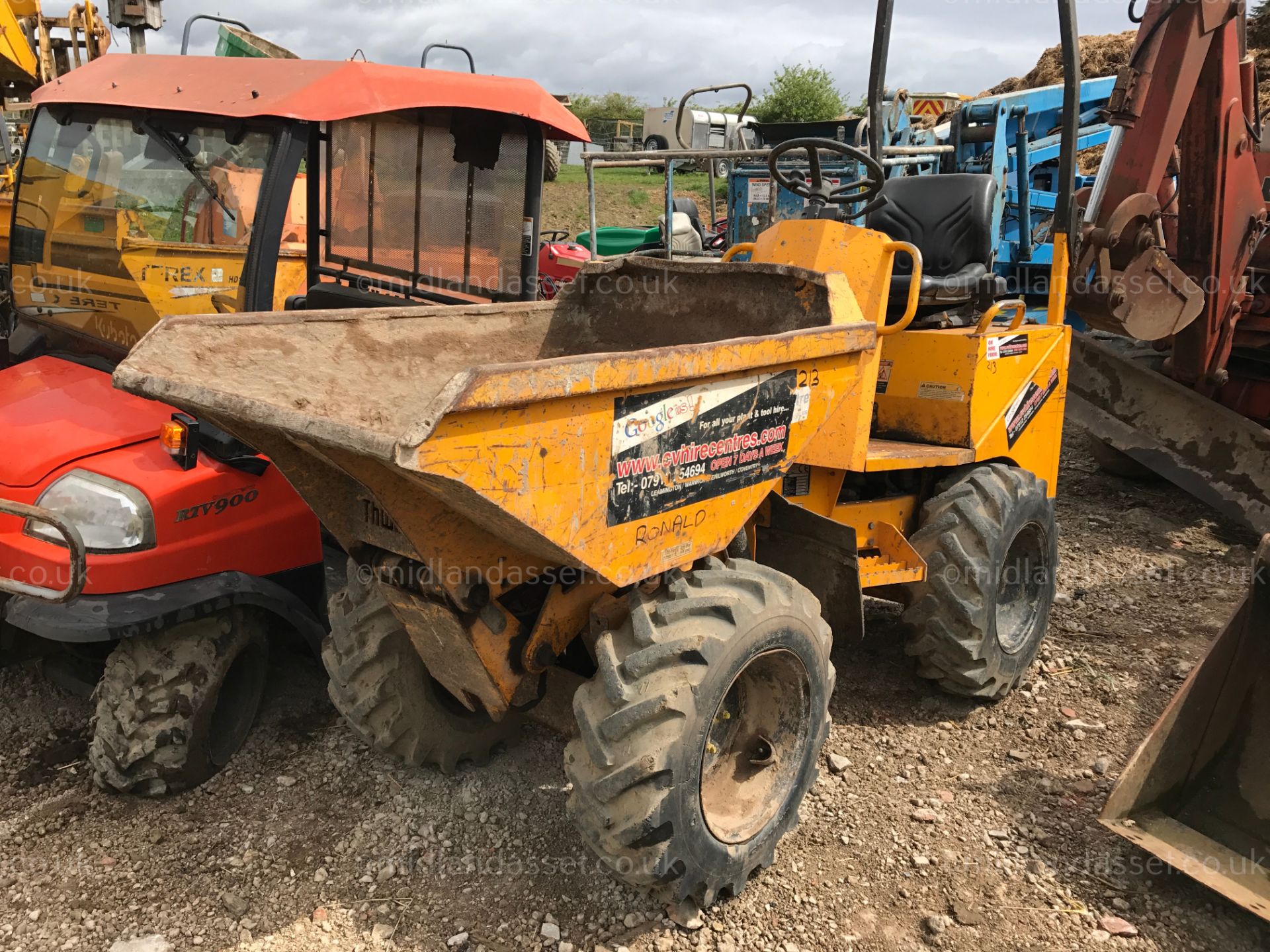 DS - 2007 THWAITES 1 TONNE DUMPER   YEAR OF MANUFACTURE: 2007 UNLADEN MASS: 1,295 kg PAYLOAD: 1,