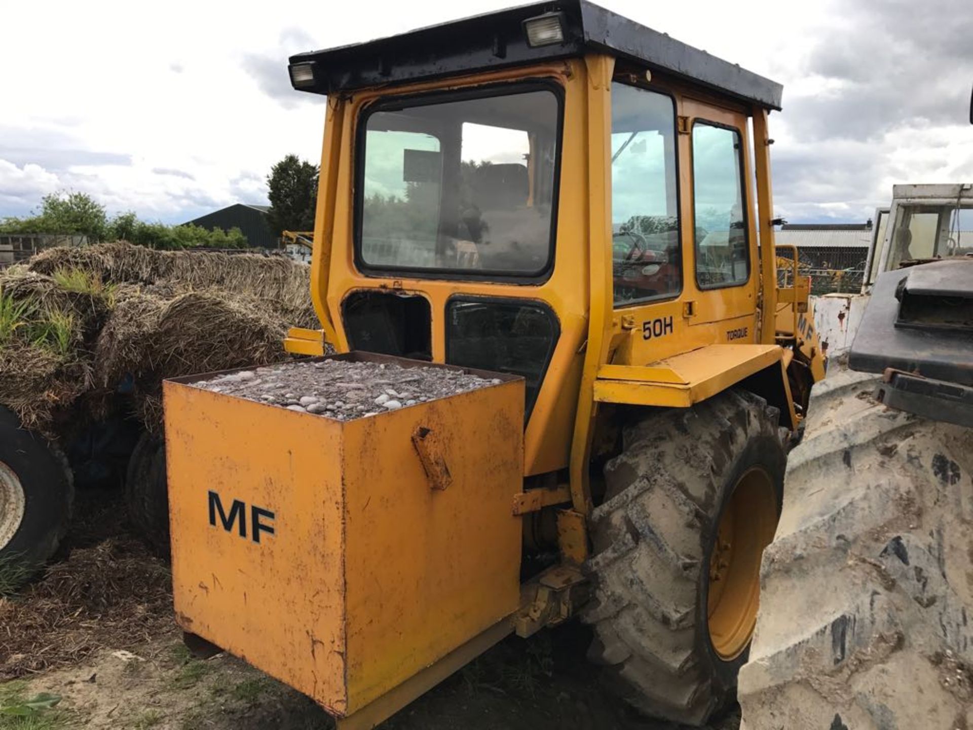 MASSEY FERGUSON 50H TRACTOR WITH BALE SQUEEZE ATTACHMENT *PLUS VAT* - Image 7 of 7