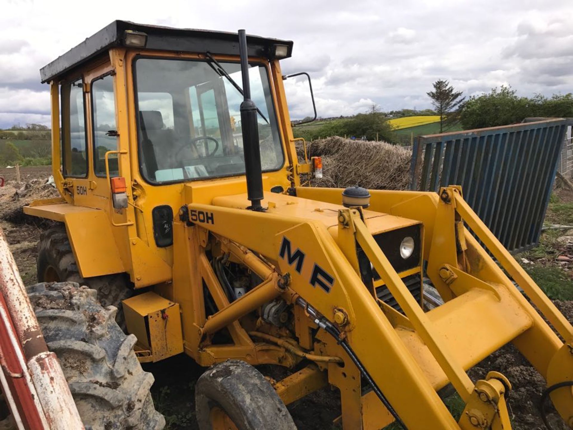 MASSEY FERGUSON 50H TRACTOR WITH BALE SQUEEZE ATTACHMENT *PLUS VAT* - Image 4 of 7