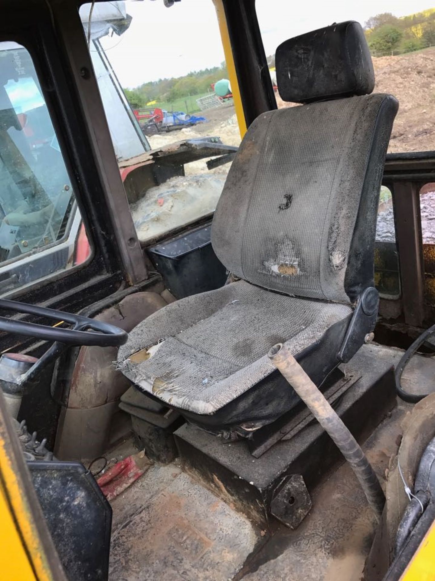 MASSEY FERGUSON 50H TRACTOR WITH BALE SQUEEZE ATTACHMENT *PLUS VAT* - Image 6 of 7