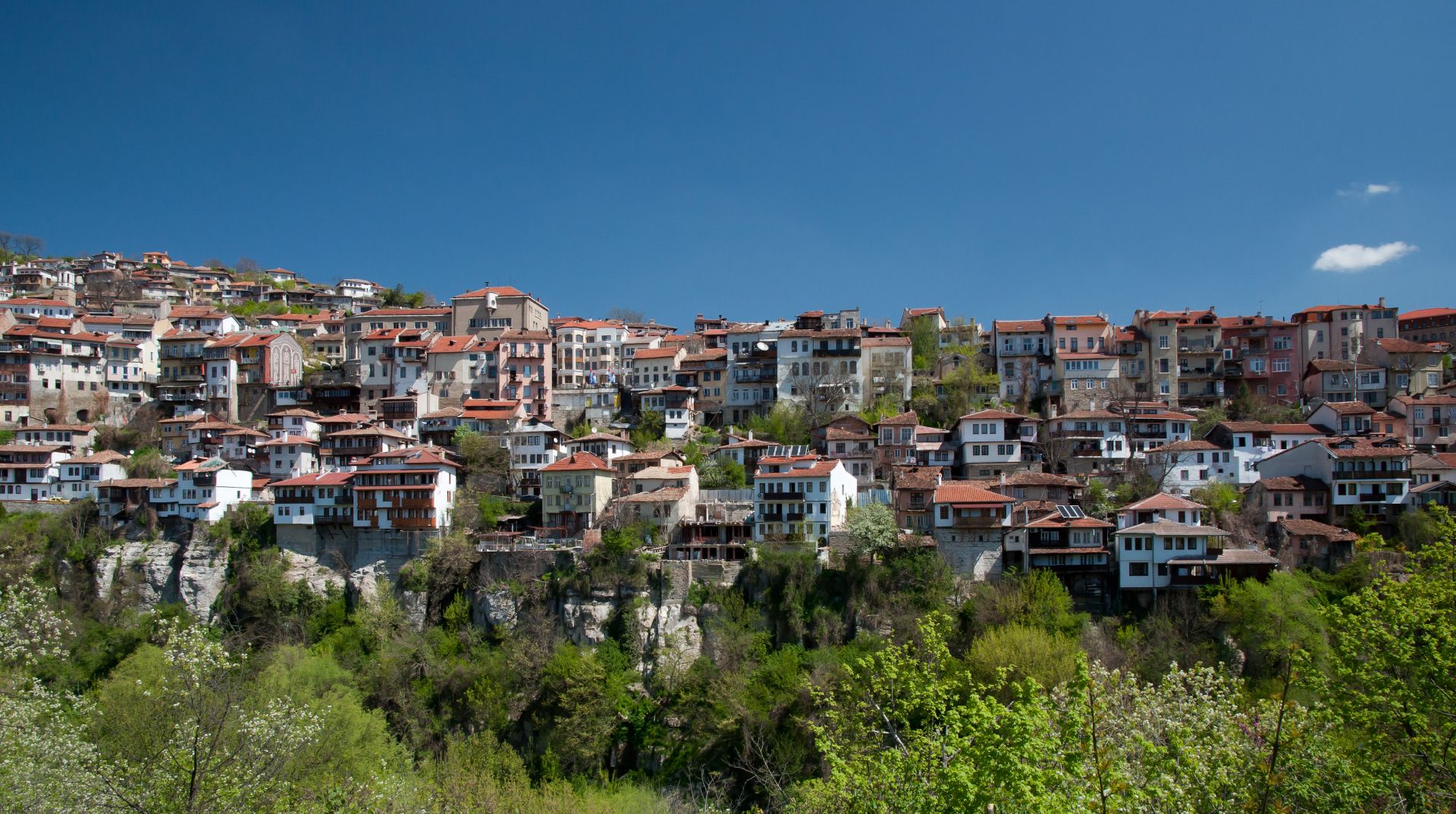 FREEHOLD APARTMENT BLOCK IN VELIKO TARNOVO, BULGARIA - Image 49 of 55