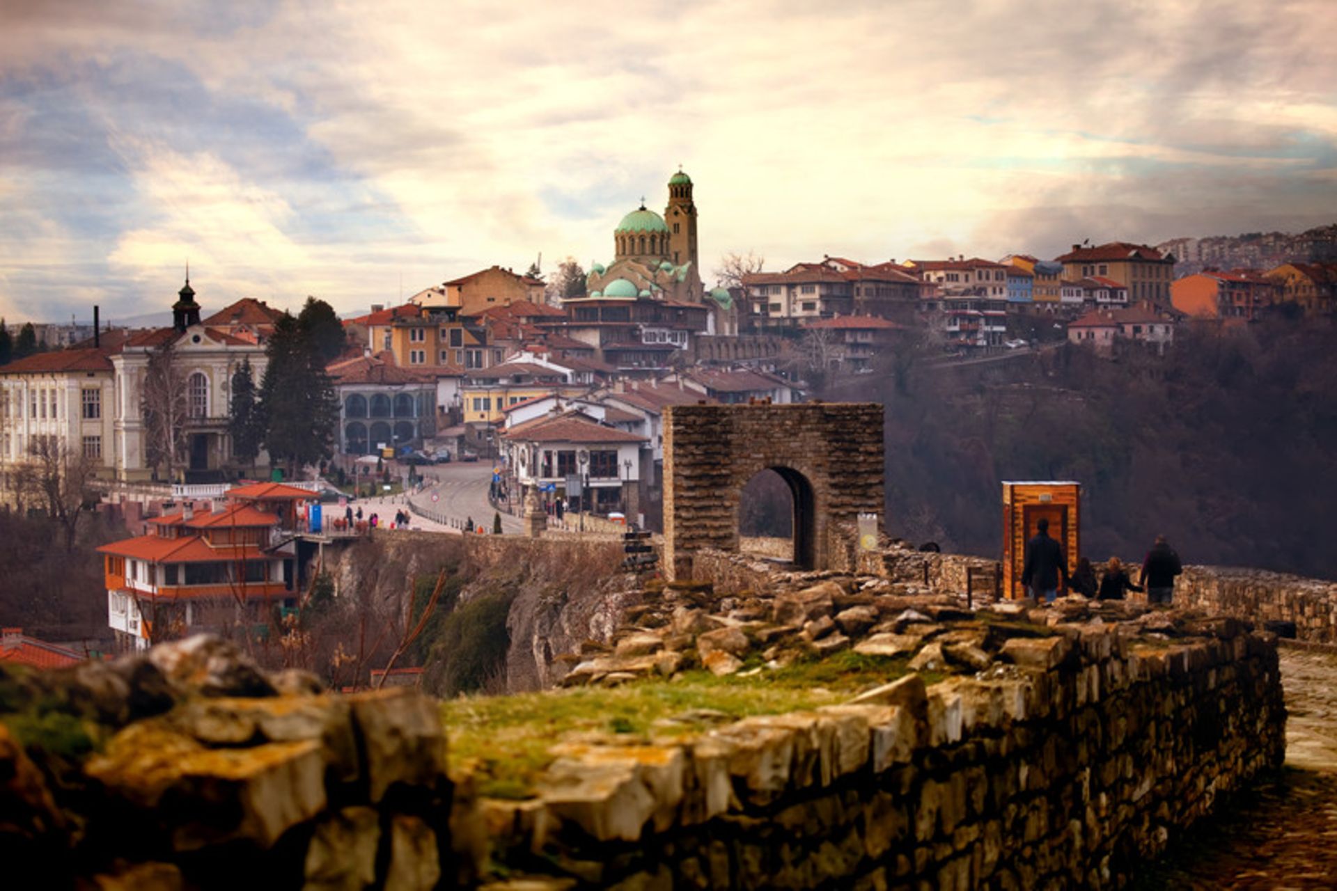 FREEHOLD APARTMENT BLOCK IN VELIKO TARNOVO, BULGARIA - Image 47 of 55