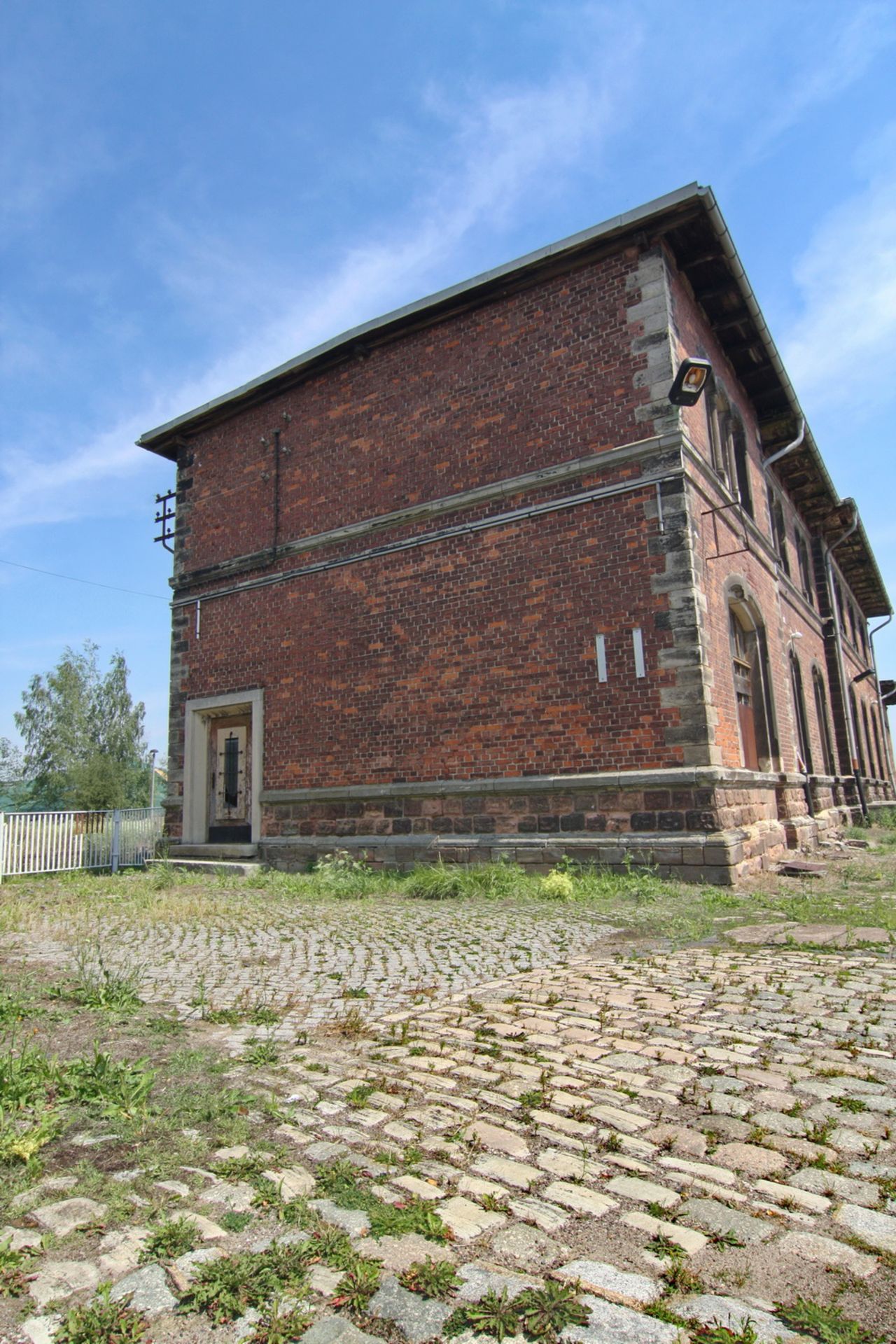 MASSIVE EX TRAIN STATION WITH 1,107 SQM OF LAND IN NEBRA, GERMANY - Image 26 of 66