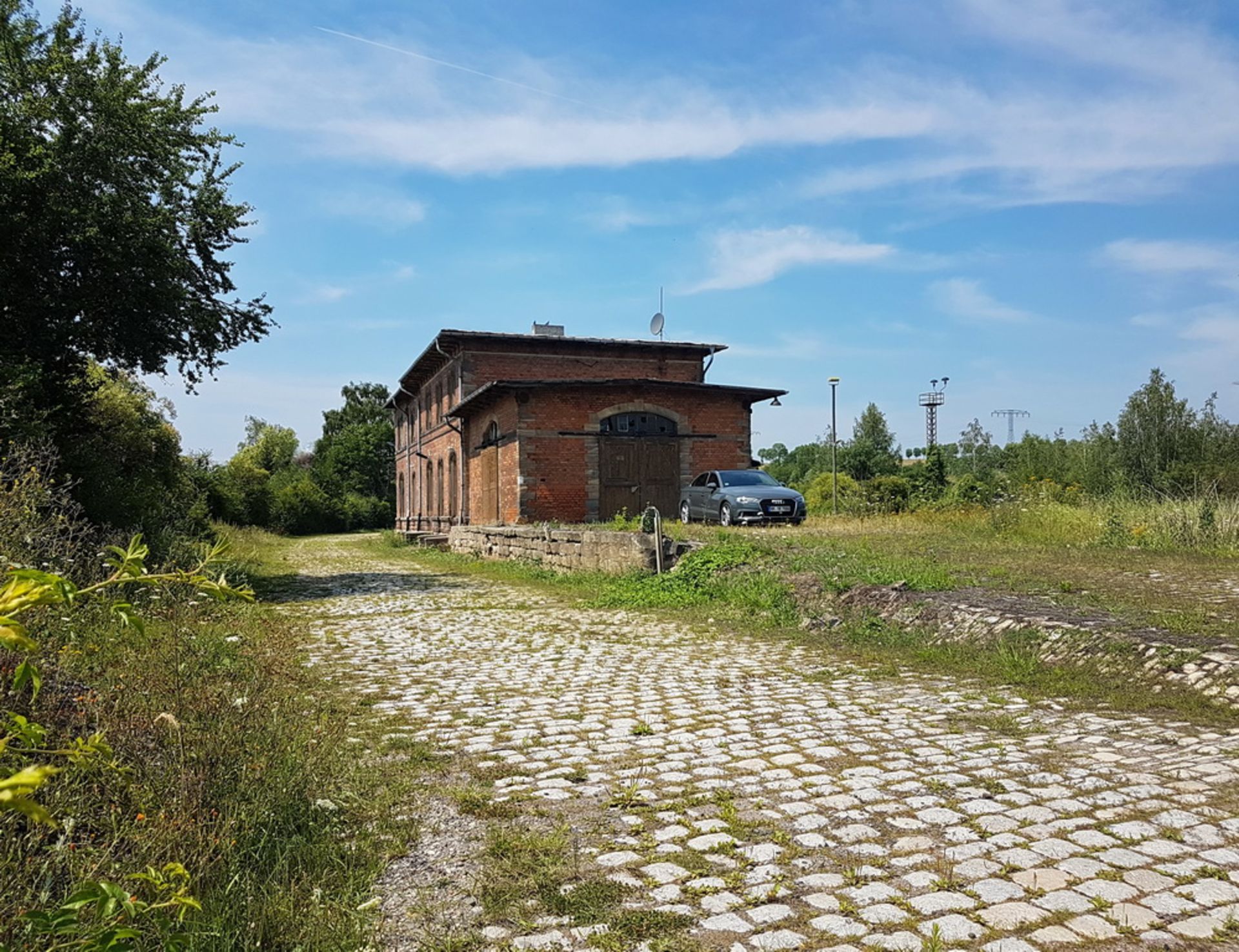 MASSIVE EX TRAIN STATION WITH 1,107 SQM OF LAND IN NEBRA, GERMANY - Image 16 of 66