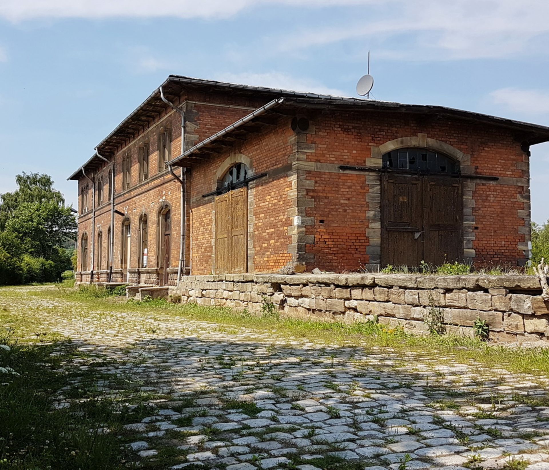 MASSIVE EX TRAIN STATION WITH 1,107 SQM OF LAND IN NEBRA, GERMANY - Image 57 of 66