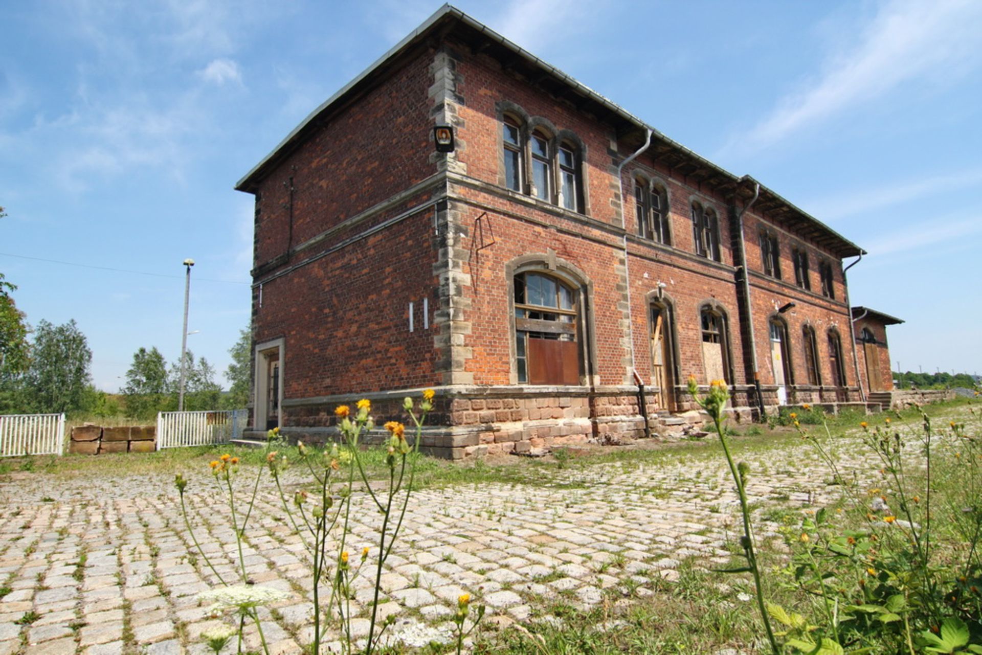 MASSIVE EX TRAIN STATION WITH 1,107 SQM OF LAND IN NEBRA, GERMANY - Image 3 of 66
