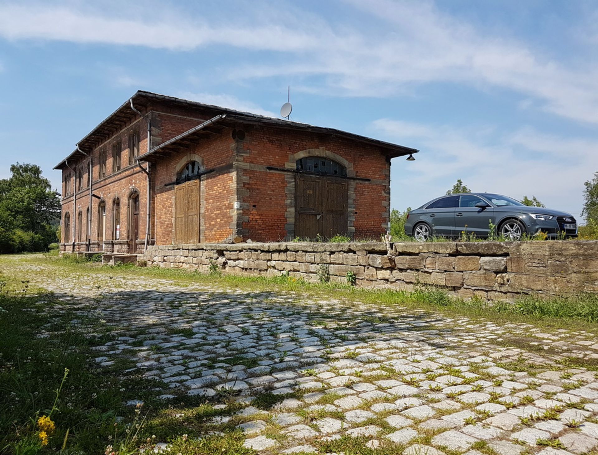 MASSIVE EX TRAIN STATION WITH 1,107 SQM OF LAND IN NEBRA, GERMANY - Image 2 of 66