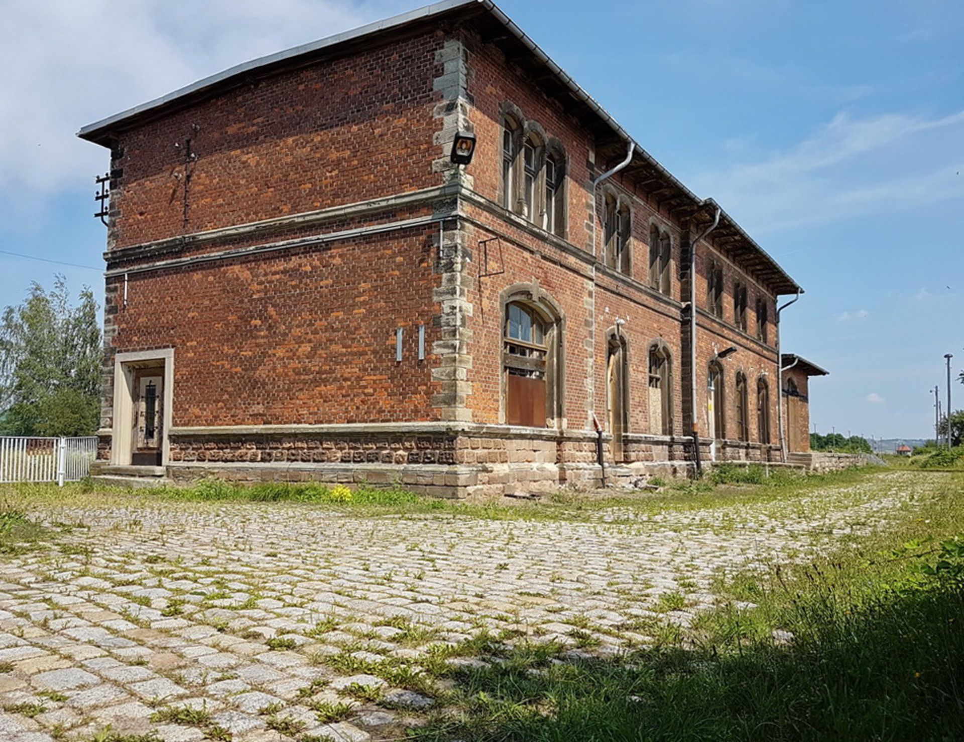 MASSIVE EX TRAIN STATION WITH 1,107 SQM OF LAND IN NEBRA, GERMANY - Image 27 of 66