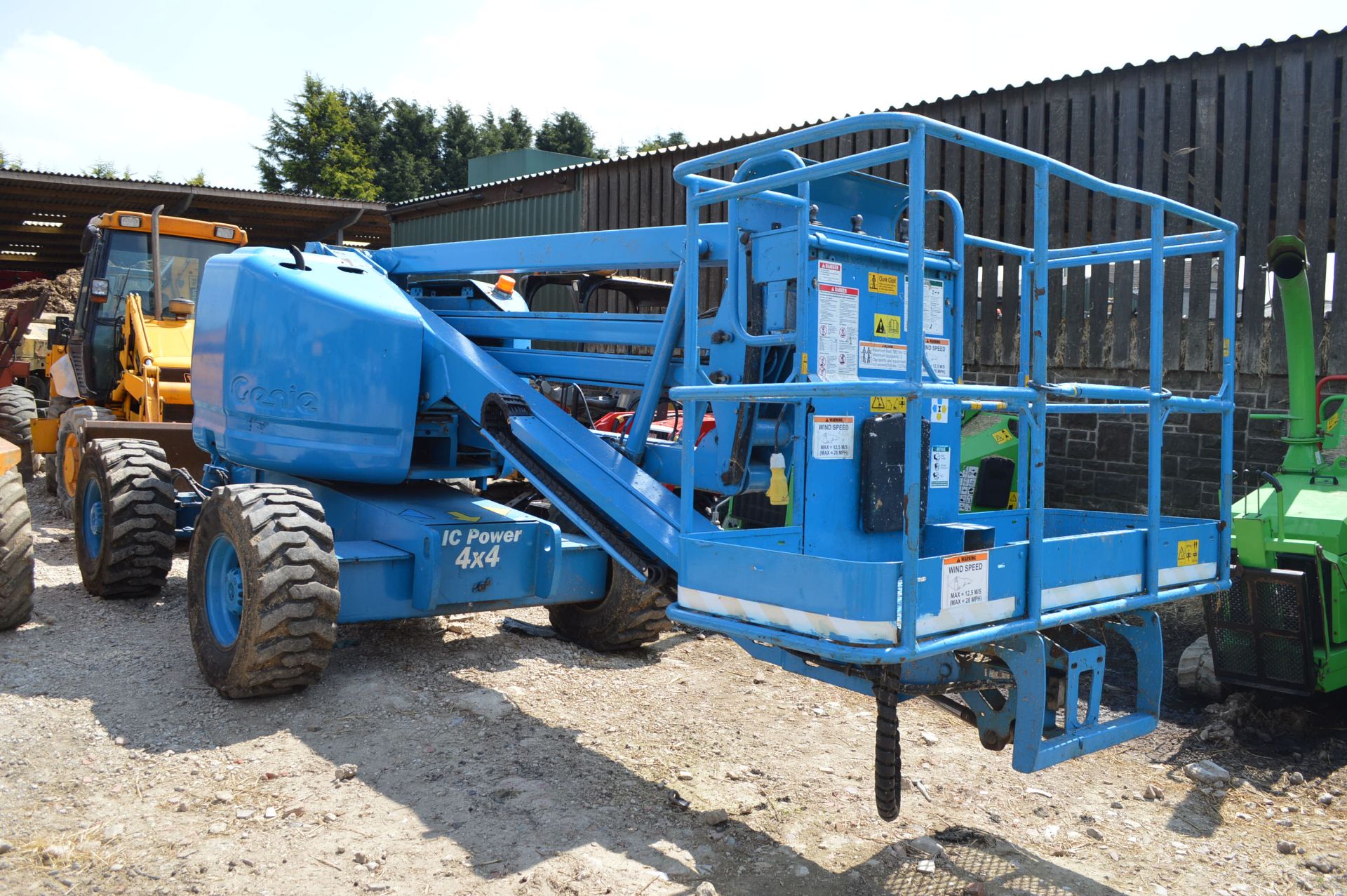 2003 GENIE 245 4X4 IC POWER SCISSOR LIFT *PLUS VAT*