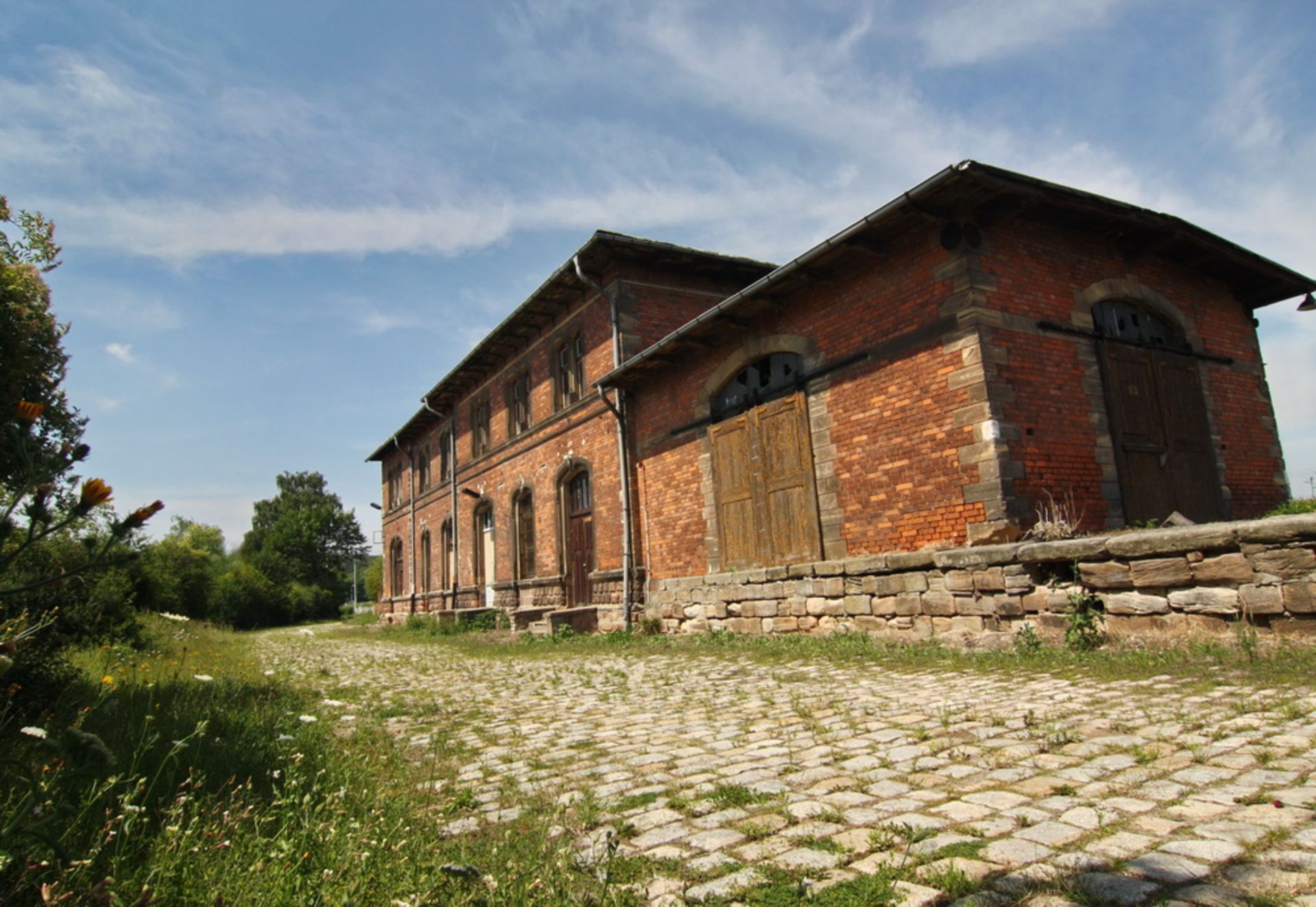 MASSIVE EX TRAIN STATION WITH 1,107 SQM OF LAND IN NEBRA, GERMANY - Image 14 of 66