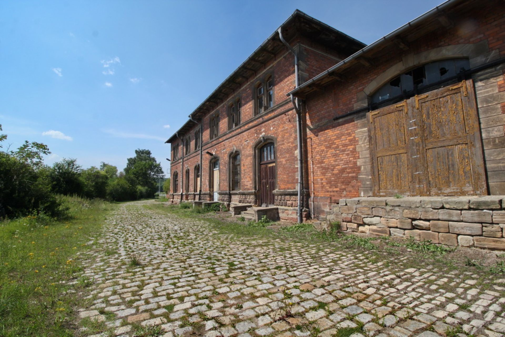 MASSIVE EX TRAIN STATION WITH 1,107 SQM OF LAND IN NEBRA, GERMANY - Image 48 of 66